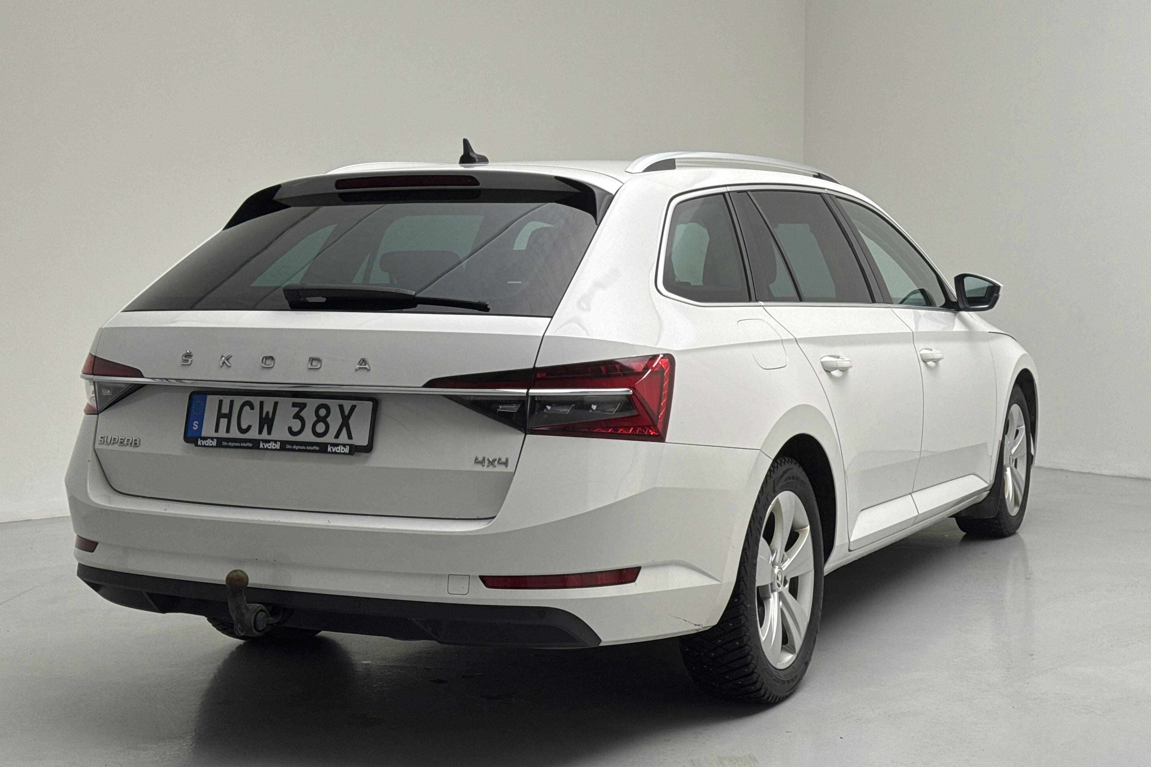 Skoda Superb 2.0 TDI Kombi 4x4 (200hk) - 15 171 mil - Automat - vit - 2021