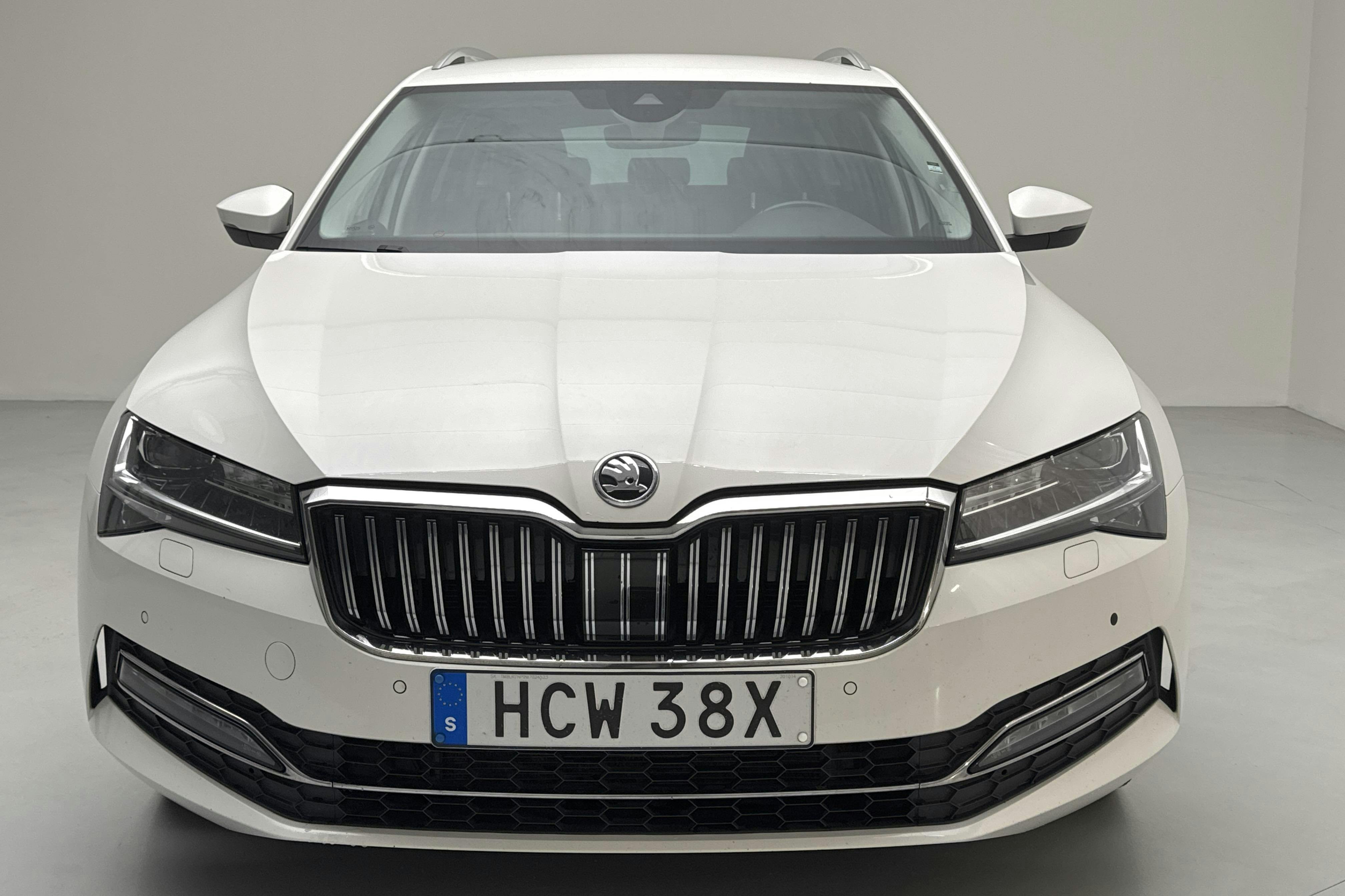 Skoda Superb 2.0 TDI Kombi 4x4 (200hk) - 15 171 mil - Automat - vit - 2021