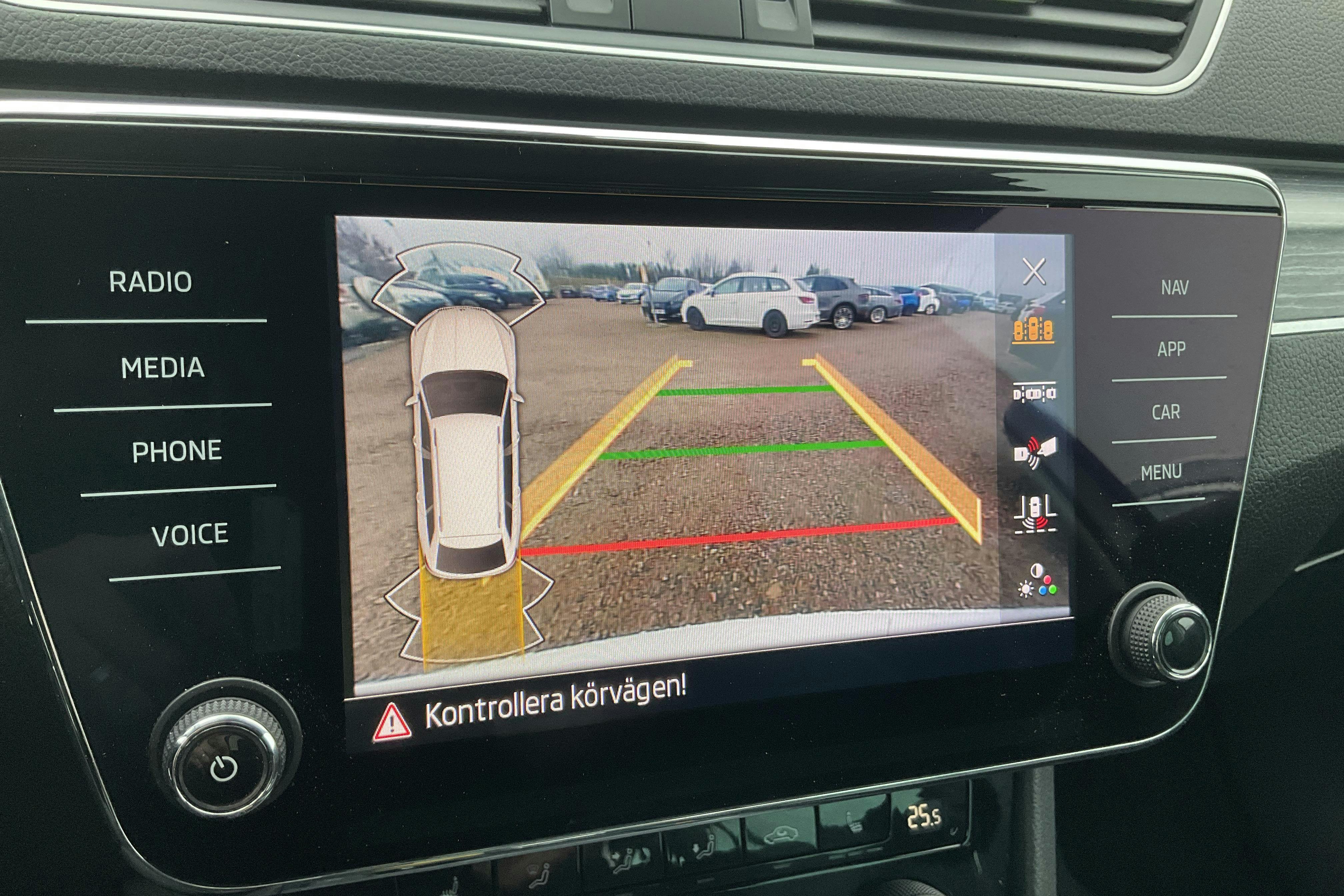 Skoda Superb 2.0 TDI Kombi 4x4 (200hk) - 15 171 mil - Automat - vit - 2021