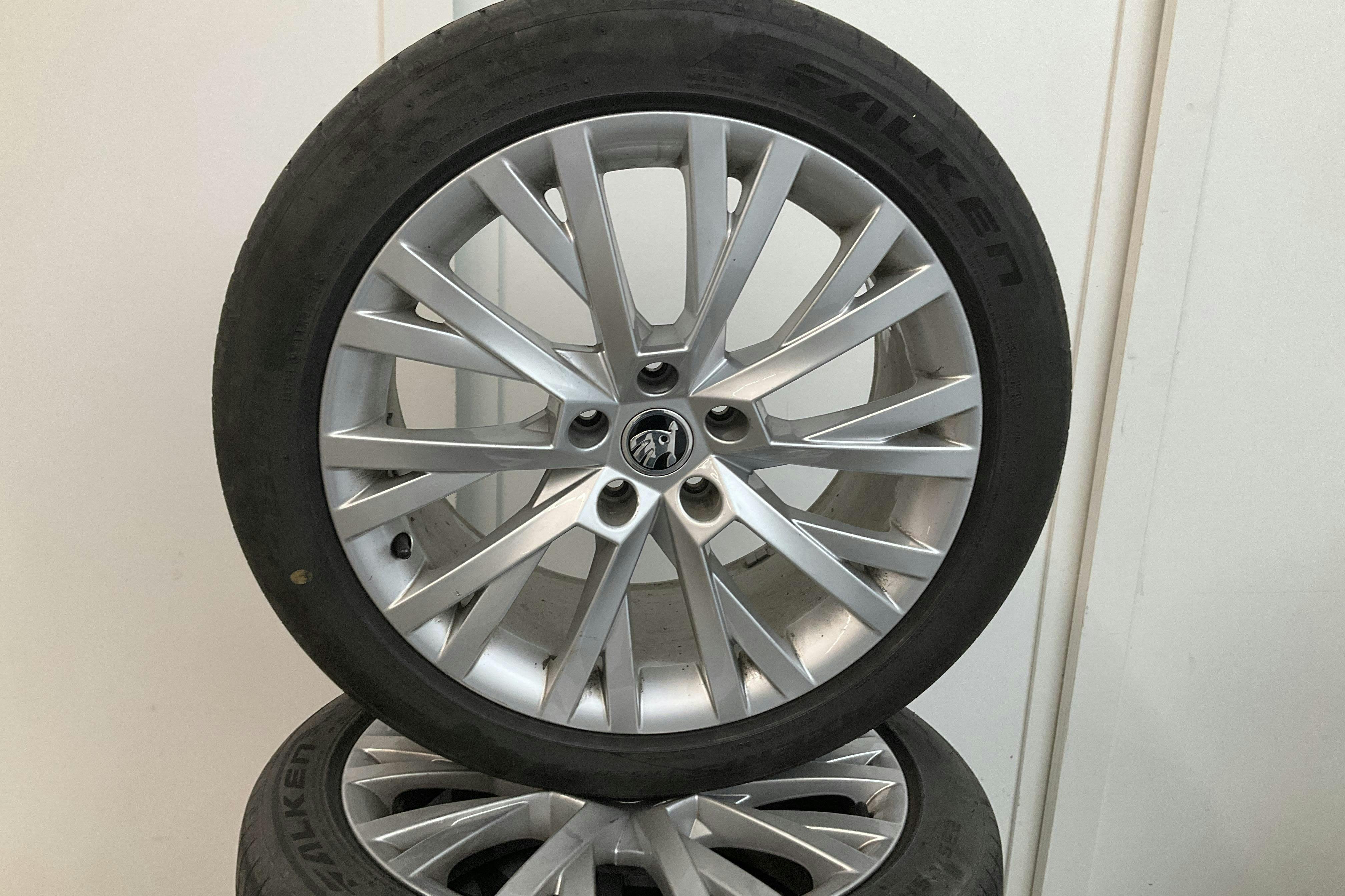 Skoda Superb 2.0 TDI Kombi 4x4 (200hk) - 15 171 mil - Automat - vit - 2021