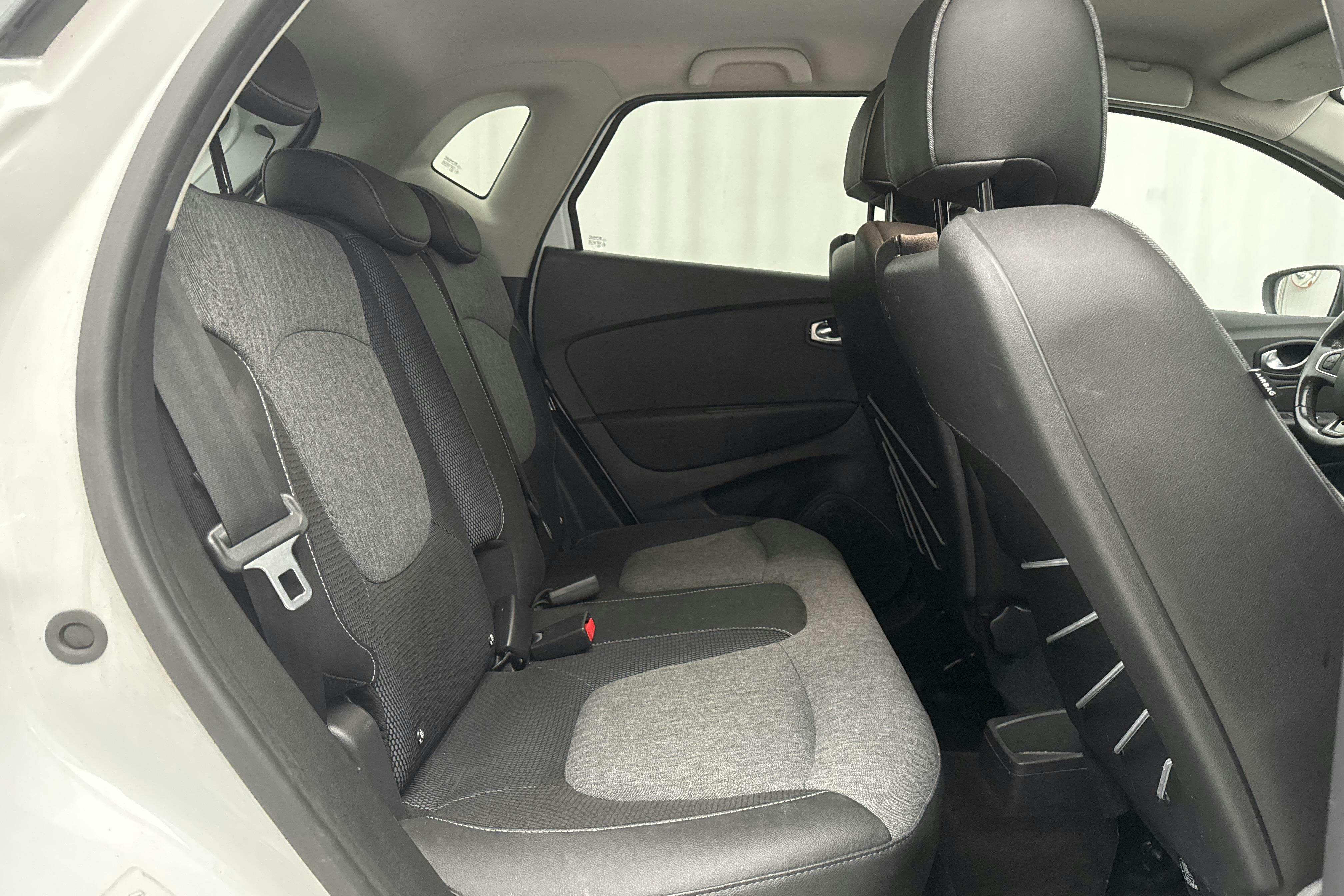Renault Captur 1.2 TCe (120hk) - 148 570 km - Automatyczna - biały - 2018