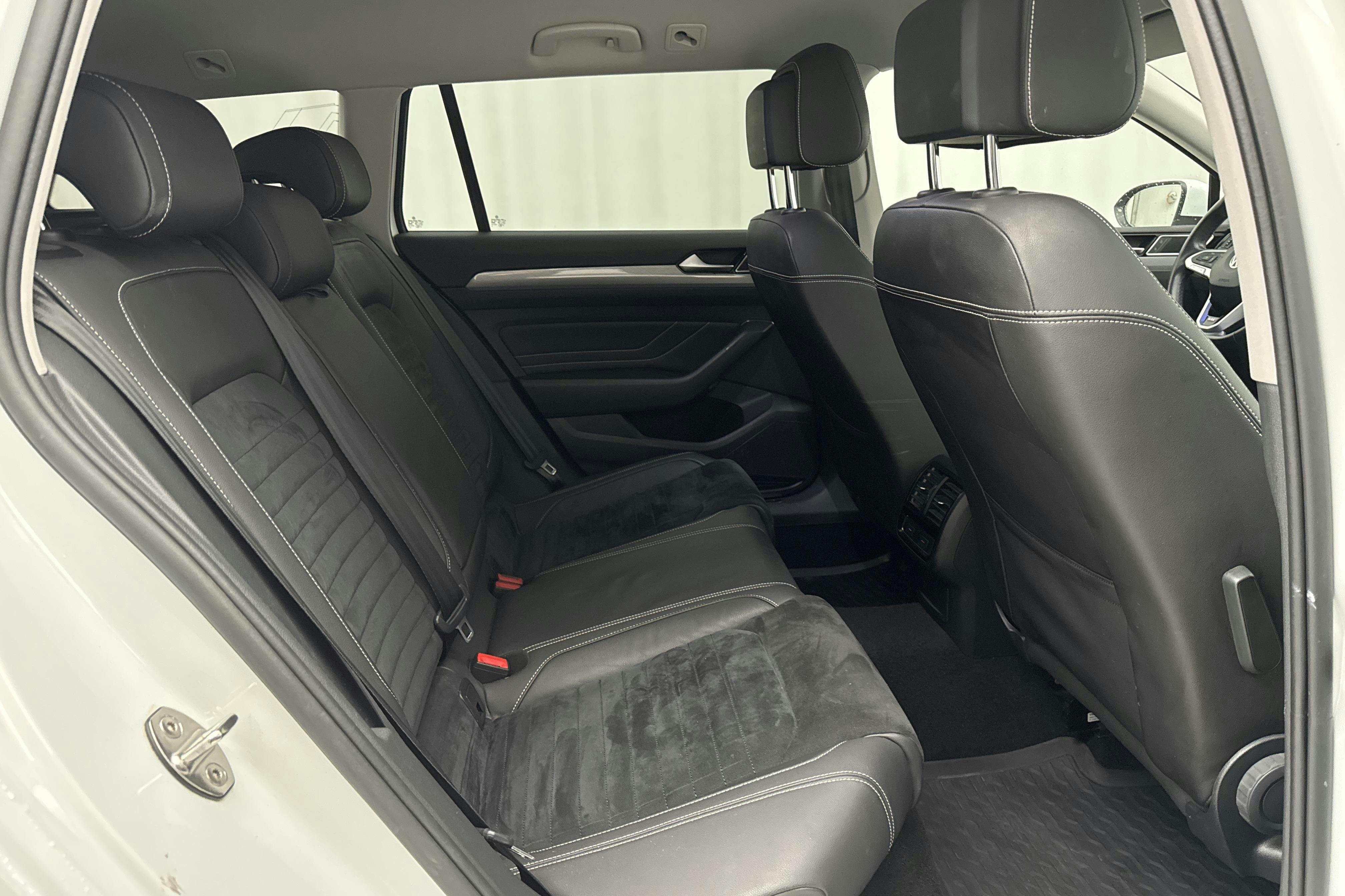 VW Passat 1.4 GTE Sportscombi (218hk) - 136 520 km - Automatic - white - 2020