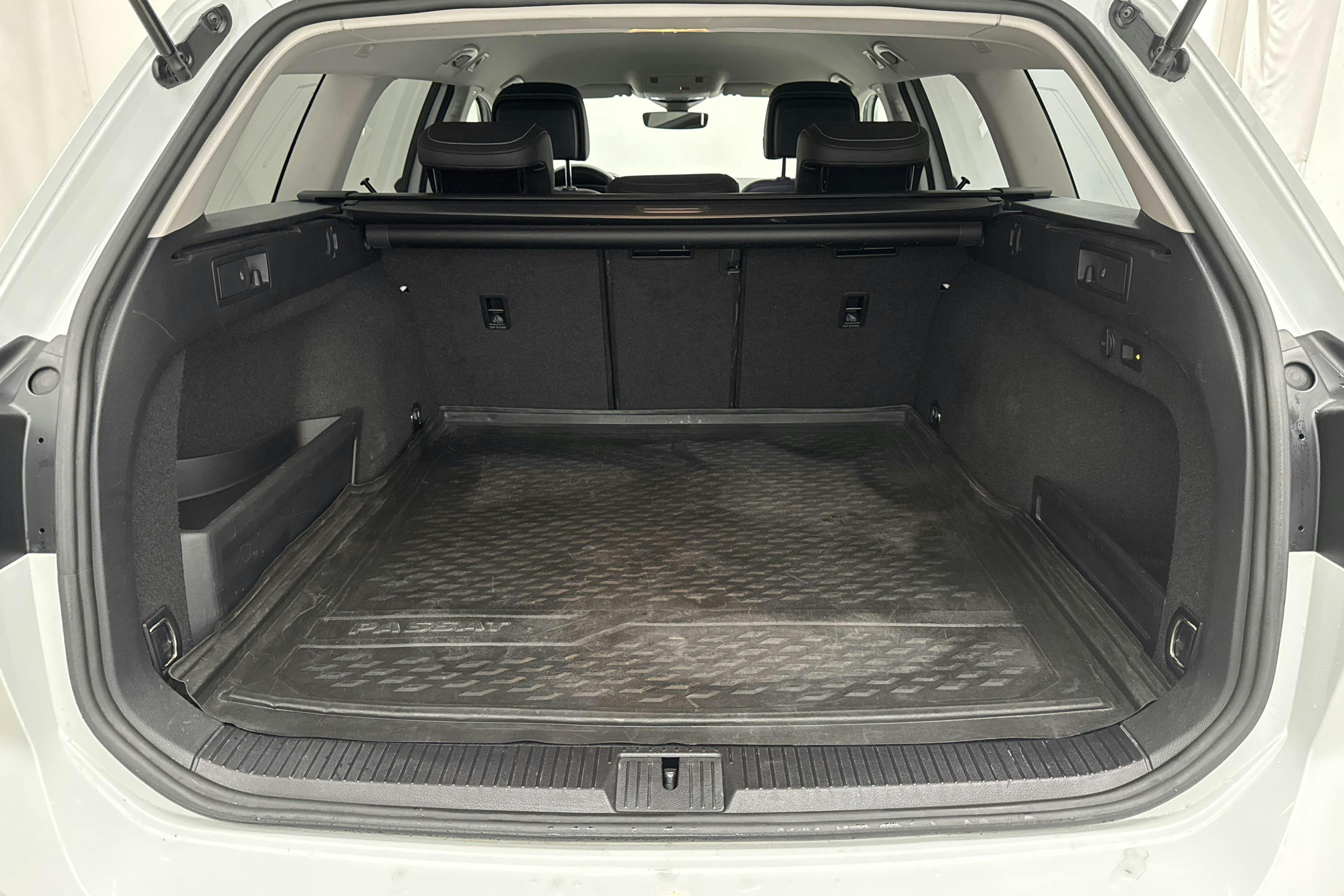 VW Passat 1.4 GTE Sportscombi (218hk) - 136 520 km - Automatic - white - 2020