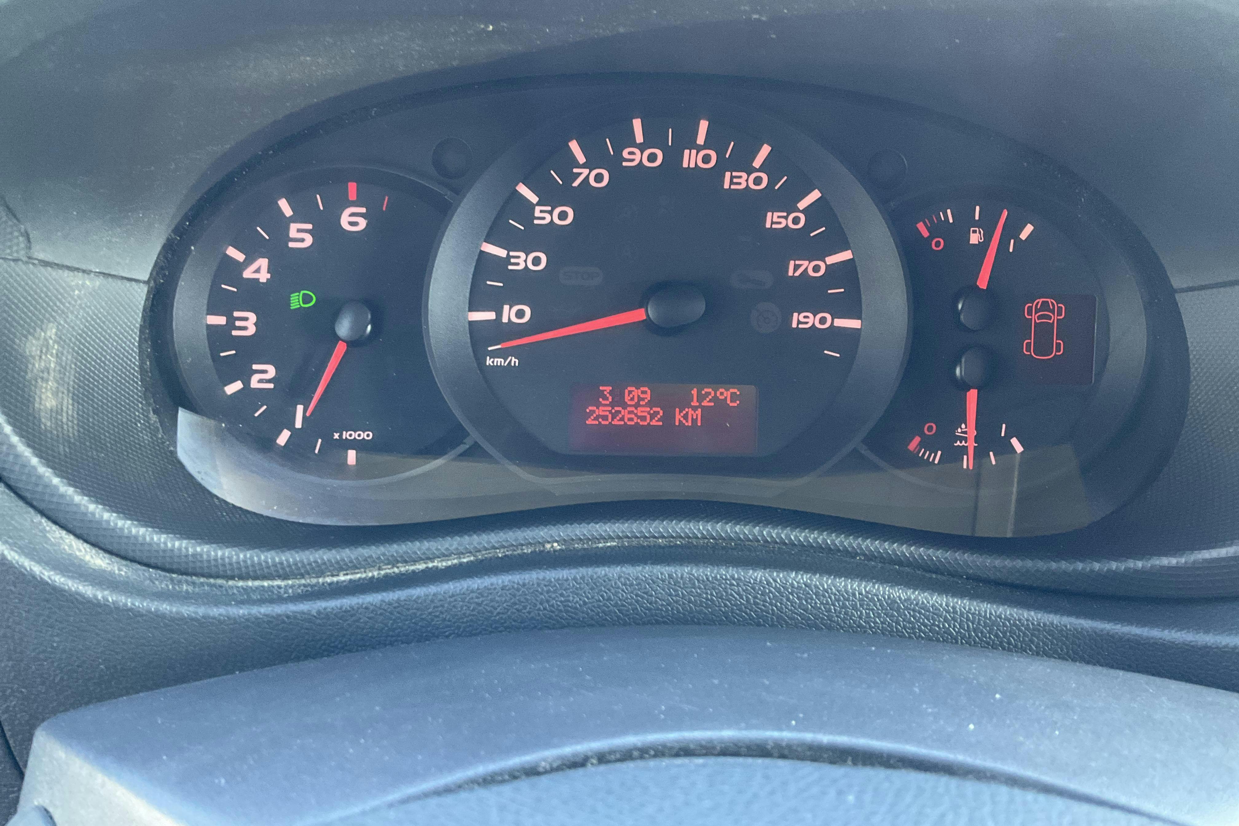 Nissan NV400 2.3 dCi Skåp (145hk) - 25 265 mil - Manuell - vit - 2018