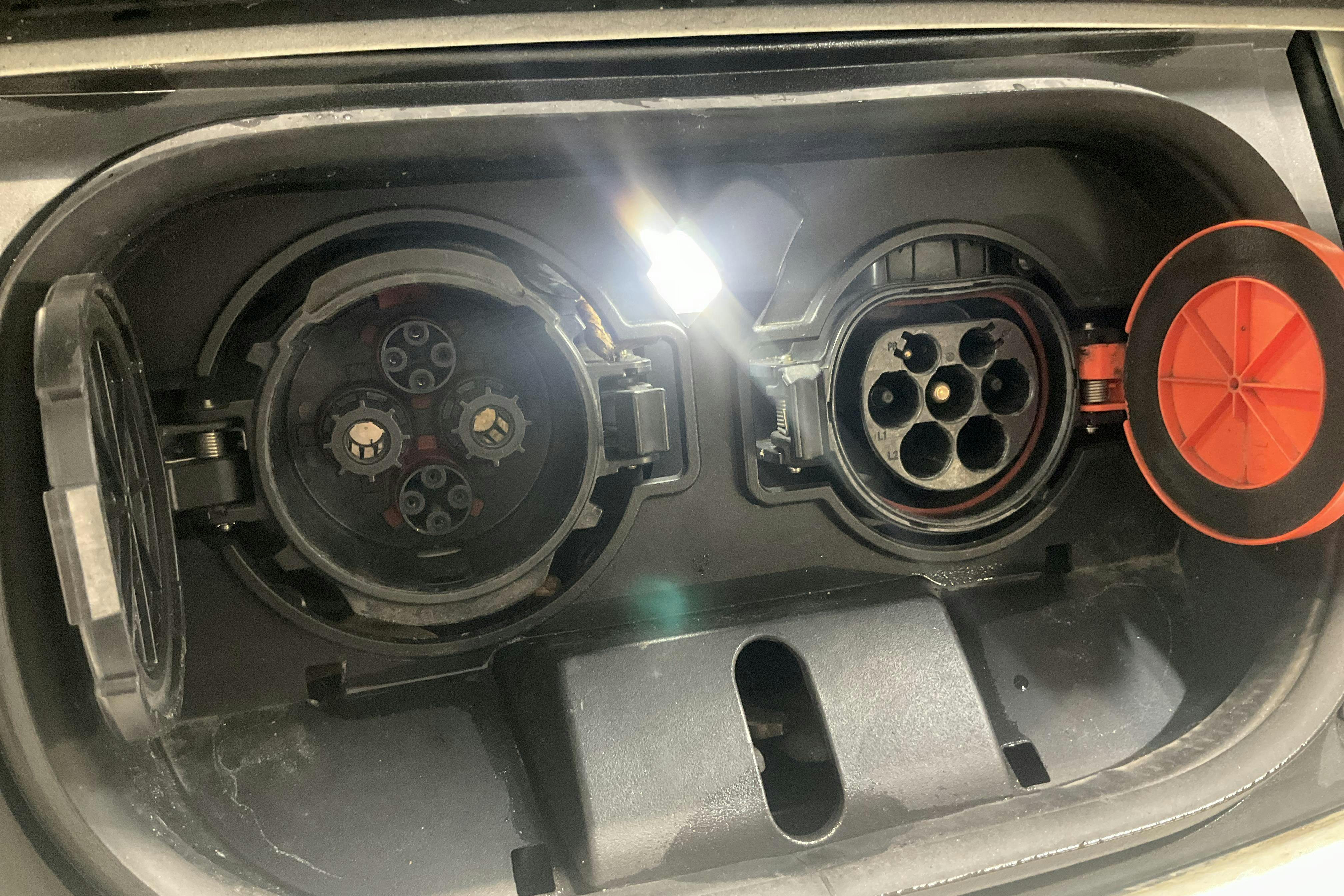 Nissan LEAF 5dr 39 kWh (150hk) - 129 000 km - Automaatne - valge - 2019