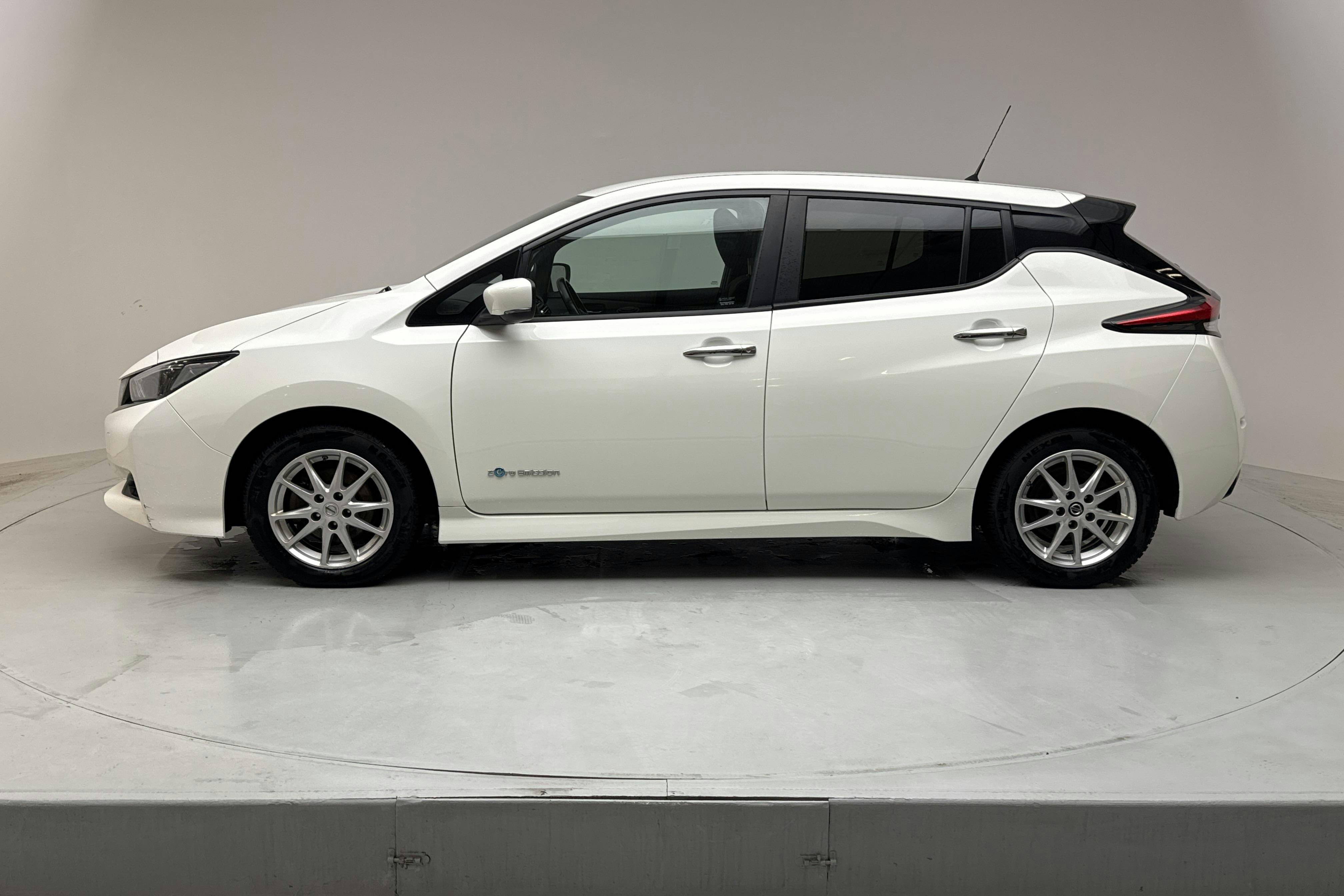 Nissan LEAF 5dr 39 kWh (150hk) - 129 000 km - Automaatne - valge - 2019