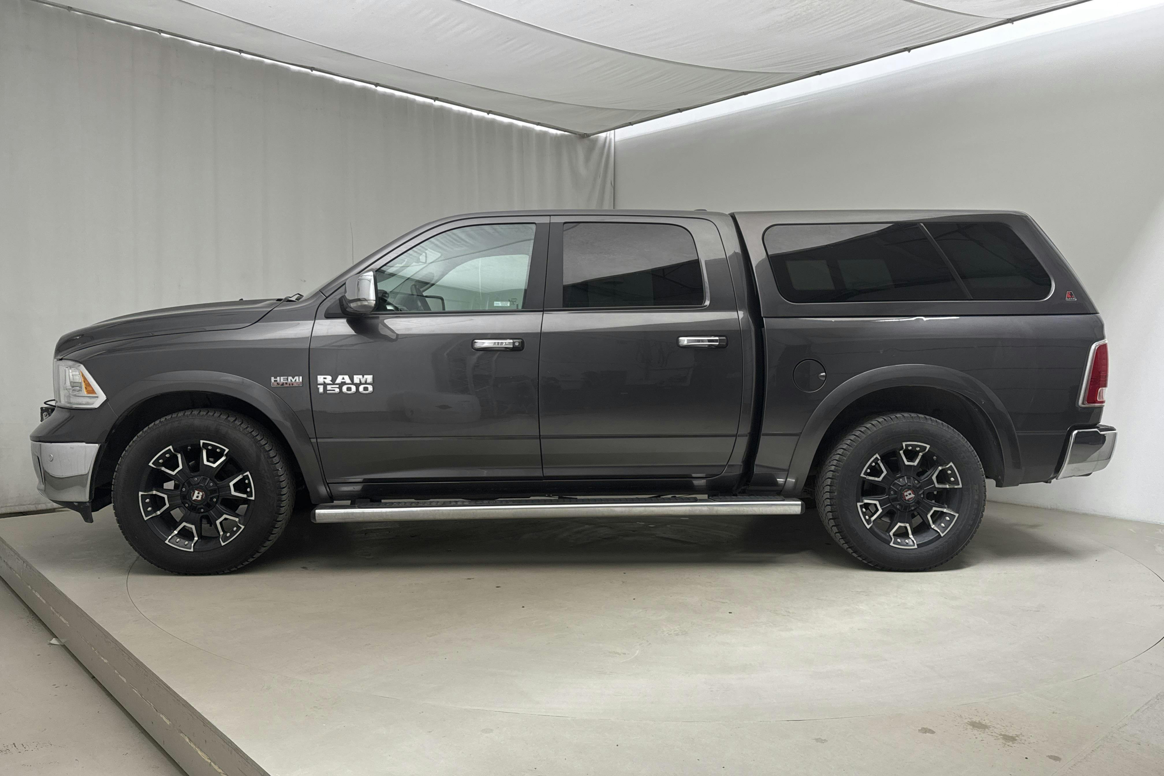 Dodge RAM 1500 5.7 4WD (401hk) - 162 750 km - Automaatne - Dark Grey - 2018