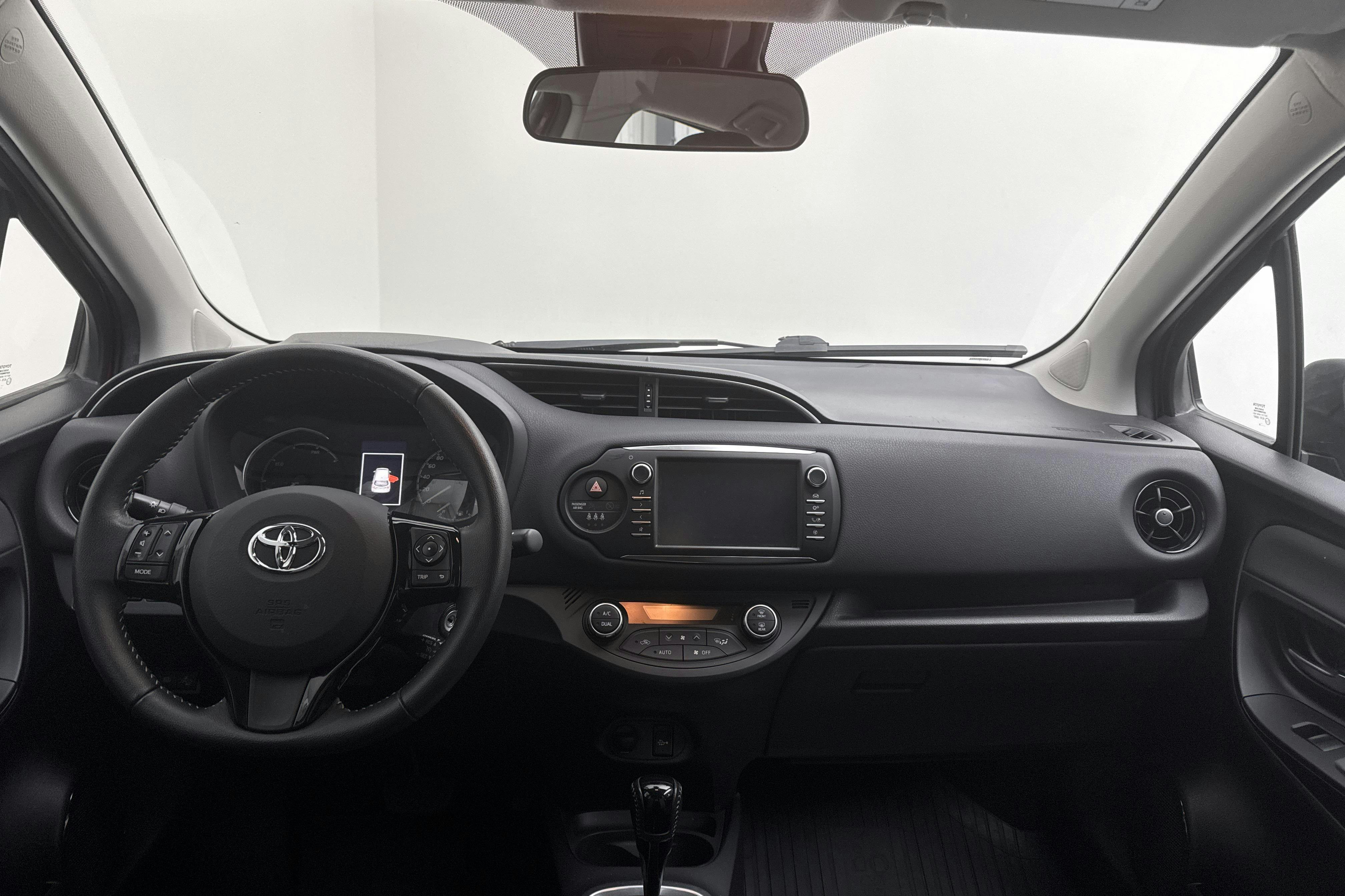 Toyota Yaris 1.5 Hybrid 5dr (101hk) - 5 659 mil - Automat - röd - 2018