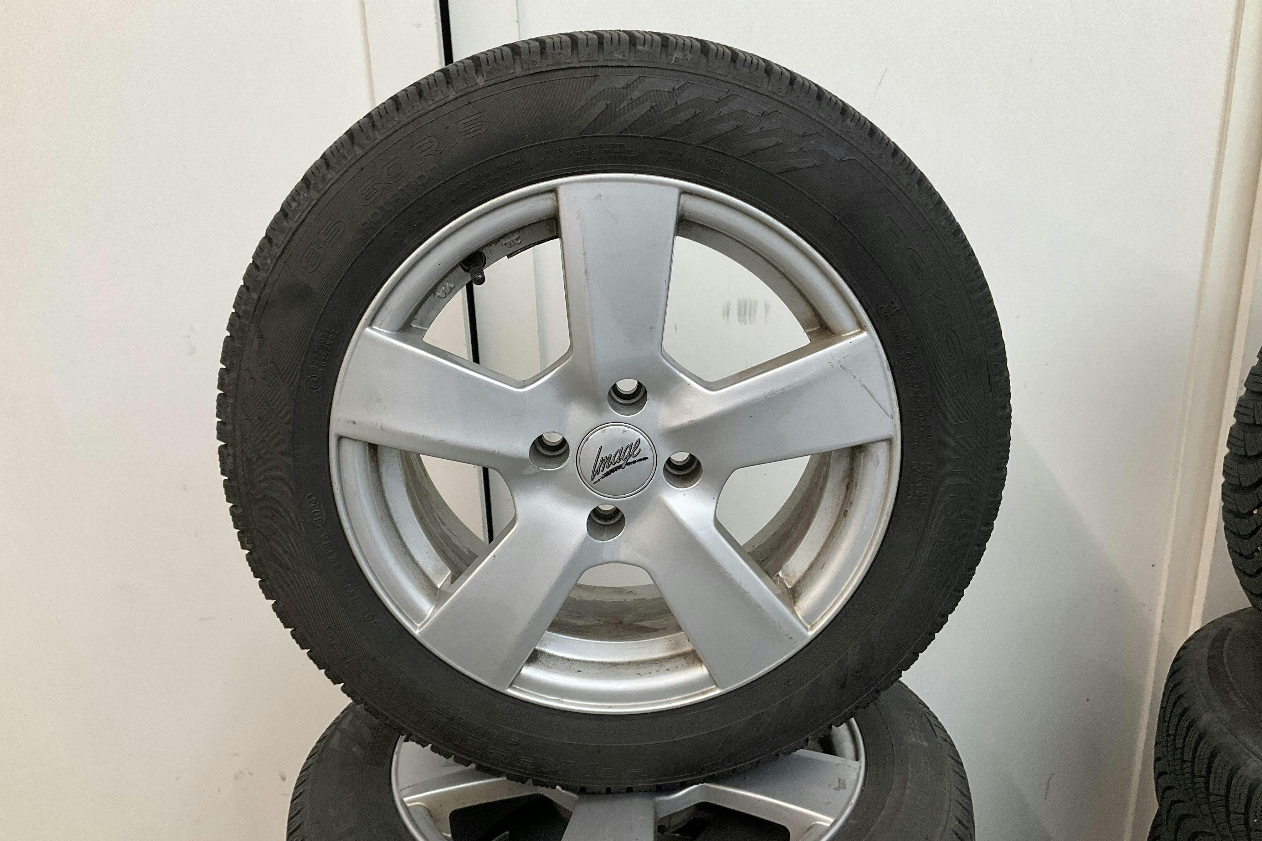 Toyota Yaris 1.5 Hybrid 5dr (101hk) - 5 659 mil - Automat - röd - 2018