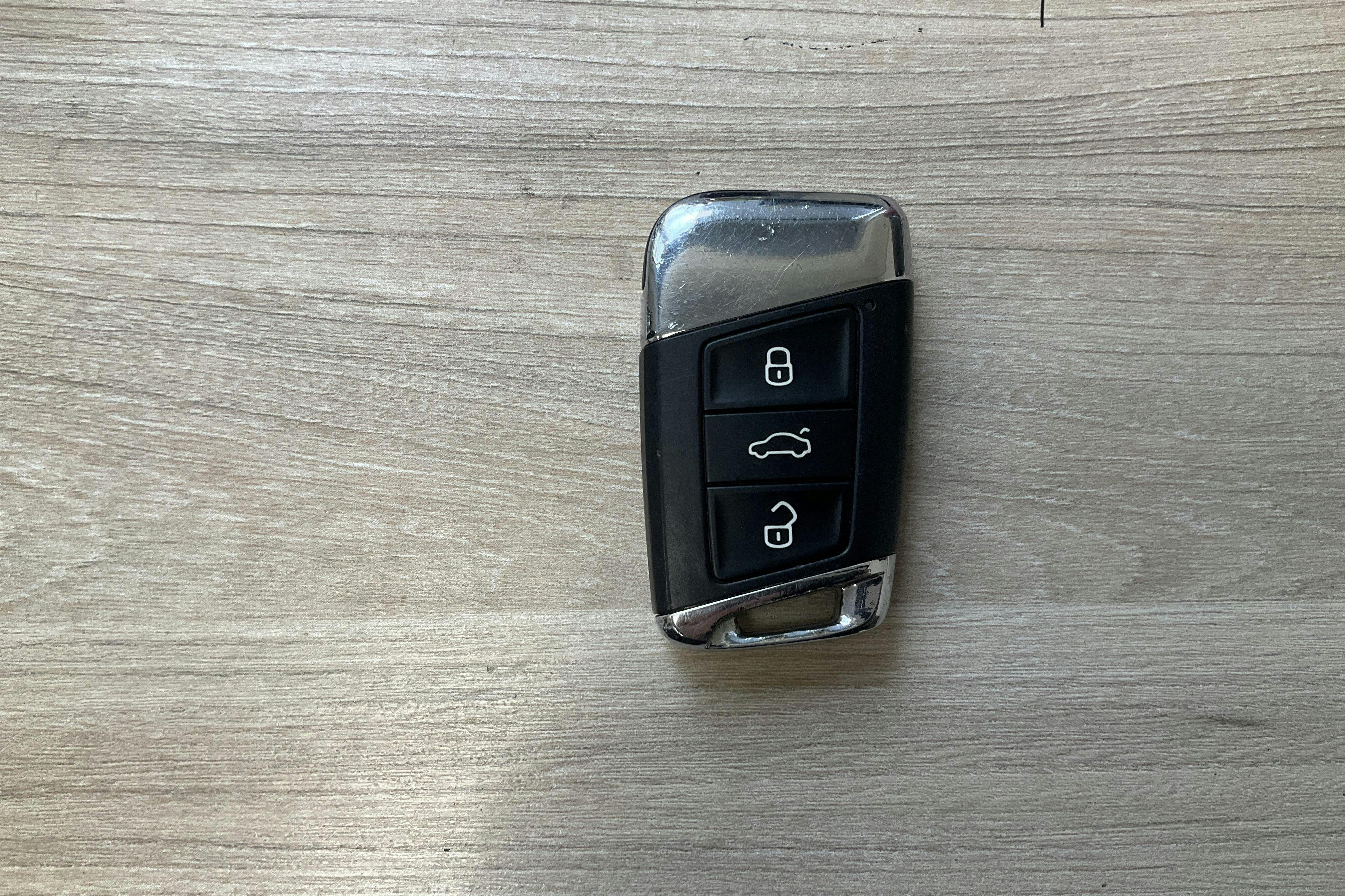 VW Passat 1.4 GTE Sportscombi (218hk) - 154 080 km - Automatic - white - 2020