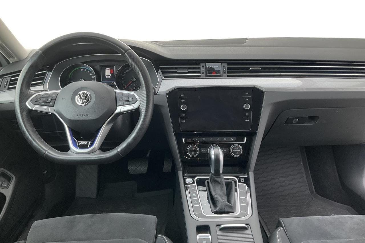VW Passat 1.4 GTE Sportscombi (218hk) - 154 080 km - Automatic - white - 2020