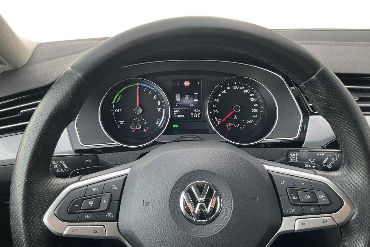 VW Passat 1.4 GTE Sportscombi (218hk) - 154 080 km - Automatic - white - 2020