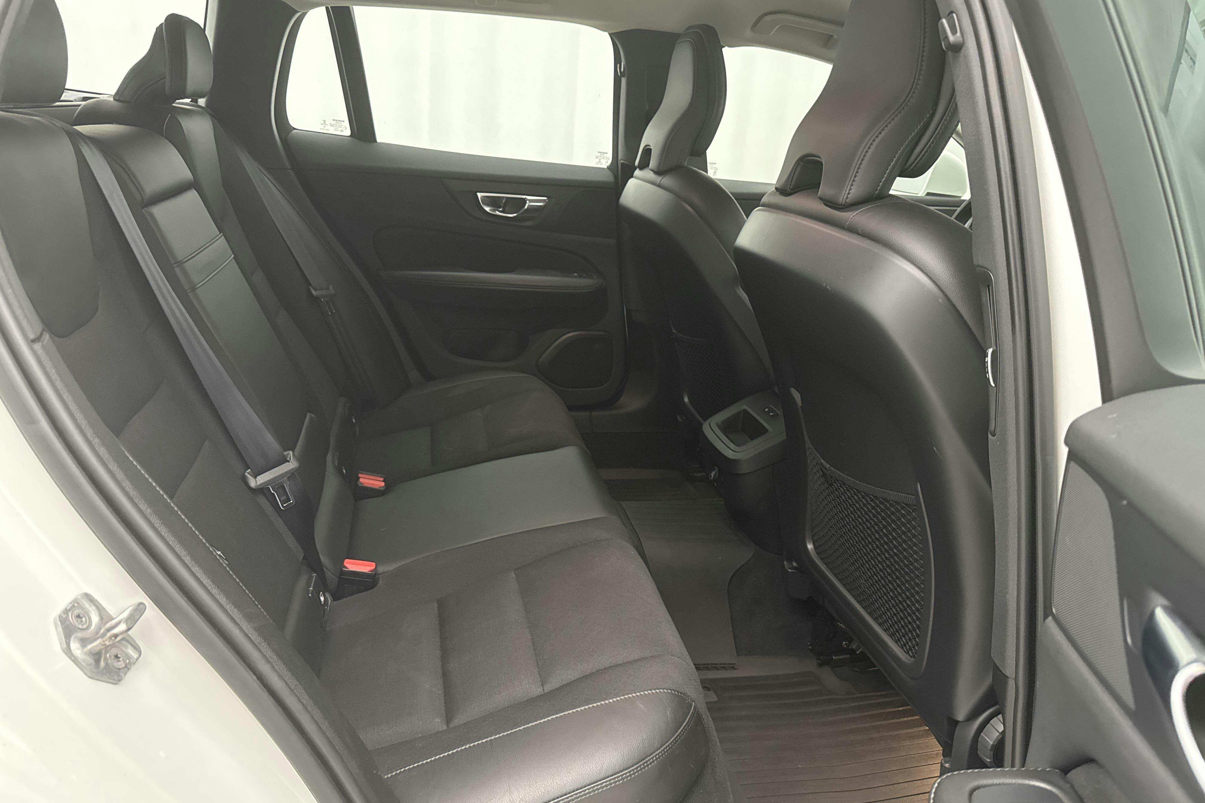 Volvo V60 D3 AWD (150hk) - 214 340 km - Automatic - white - 2019
