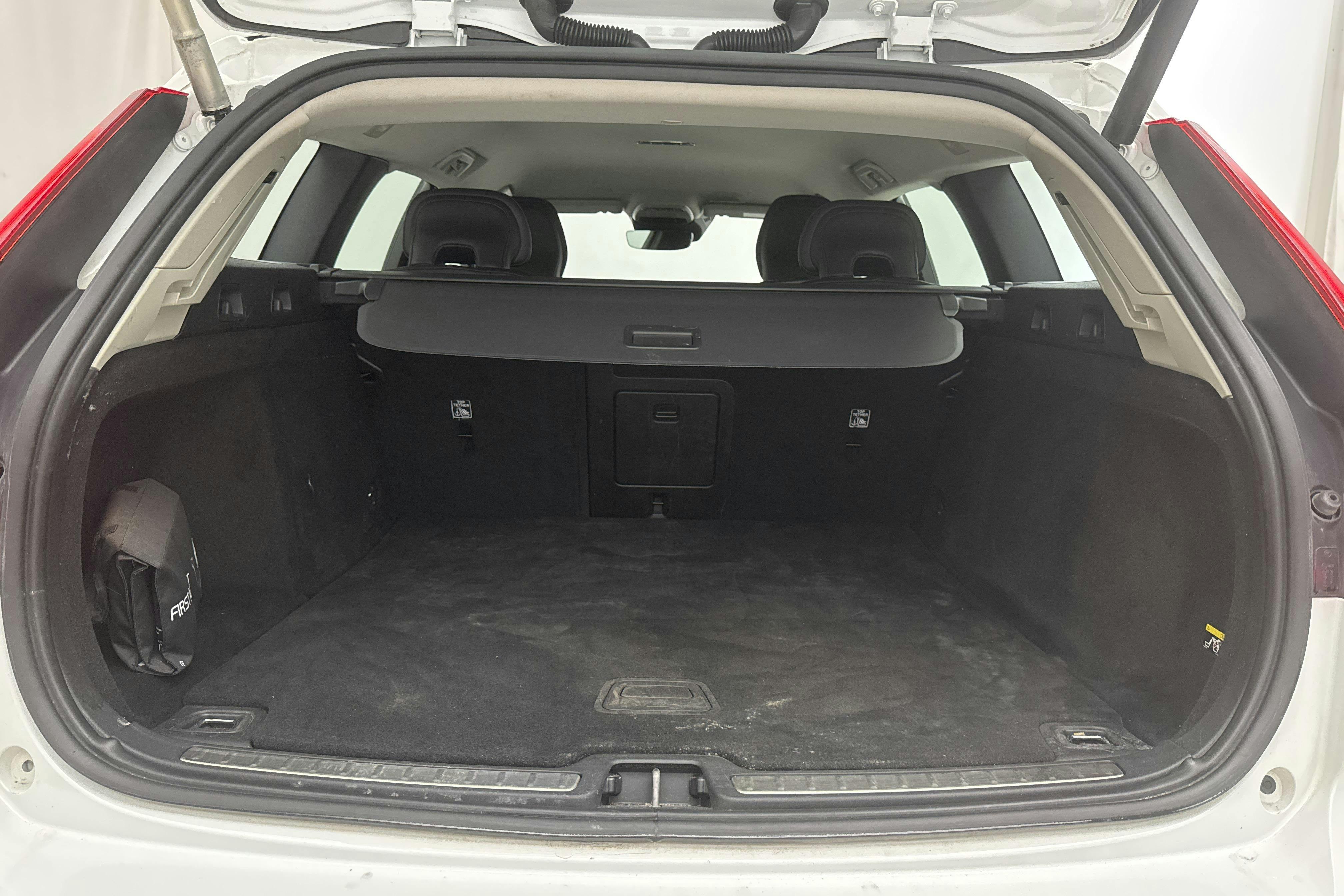 Volvo V60 D3 AWD (150hk) - 214 340 km - Automatic - white - 2019