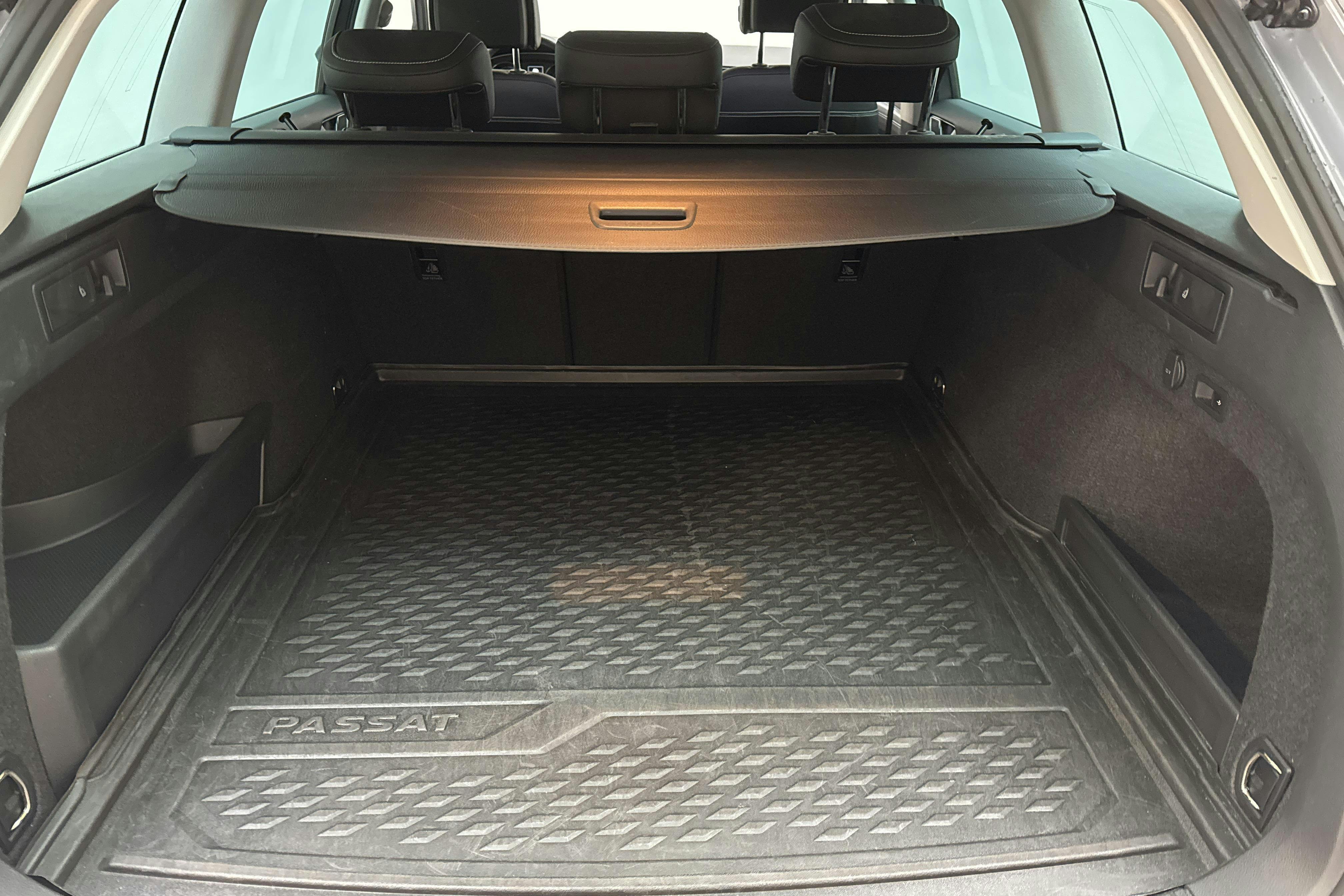 VW Passat 1.4 GTE Sportscombi (218hk) - 61 770 km - Automaatne - hõbe - 2022