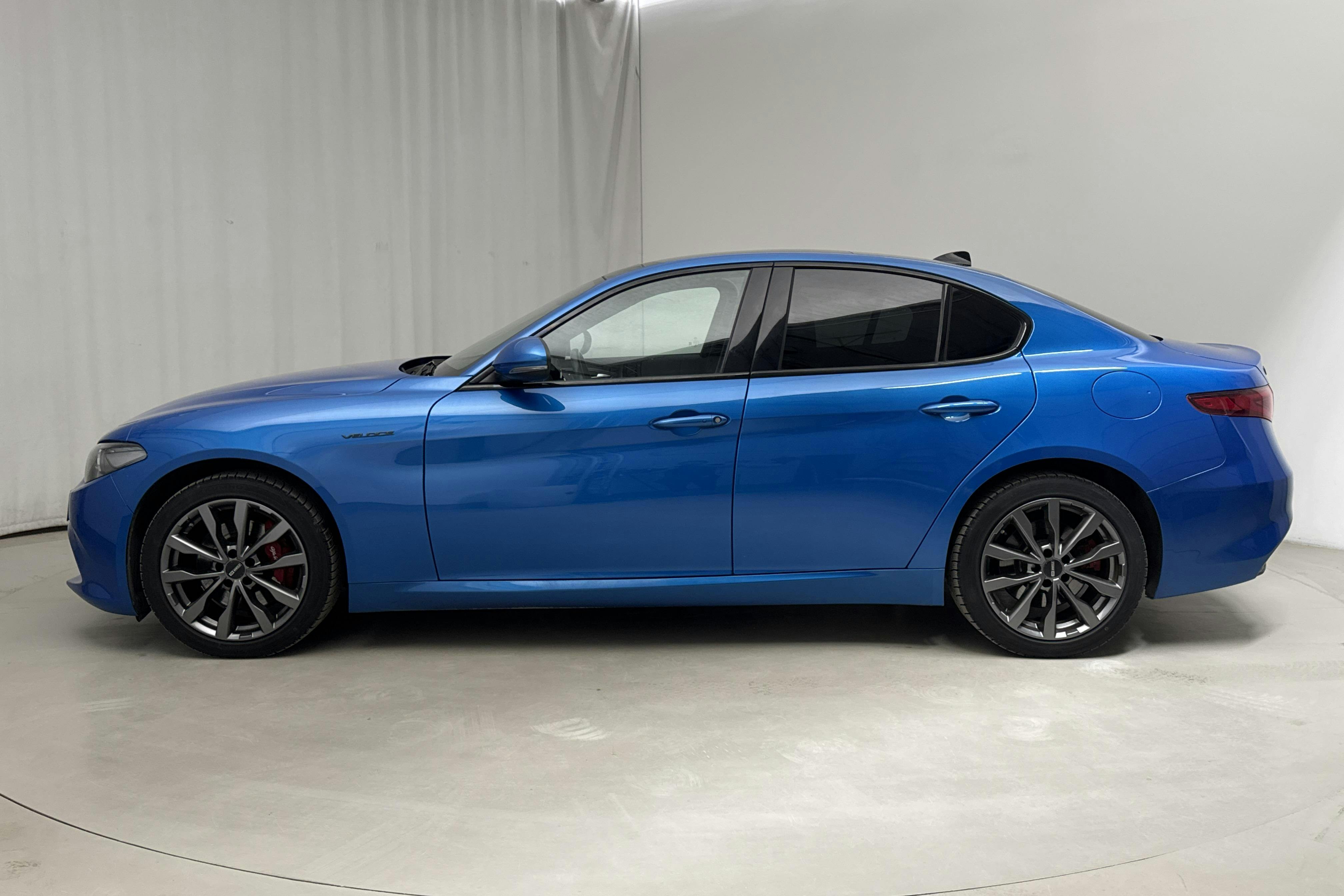 Alfa Romeo Giulia 2.0 AWD (280hk) - 90 380 km - Automaatne - sinine - 2020