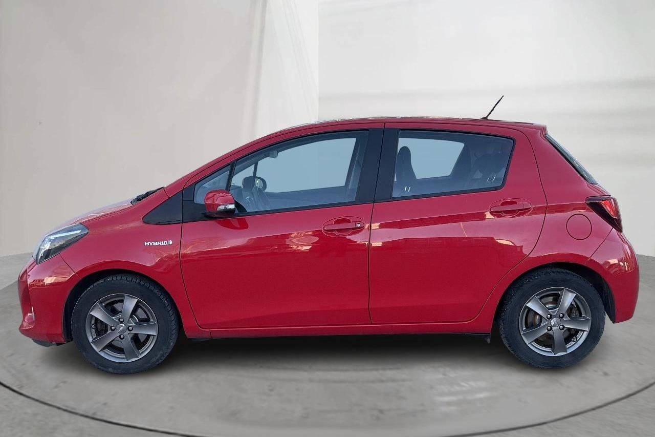 Toyota Yaris 1.5 Hybrid 5dr (101hk) - 9 122 mil - Automat - röd - 2017