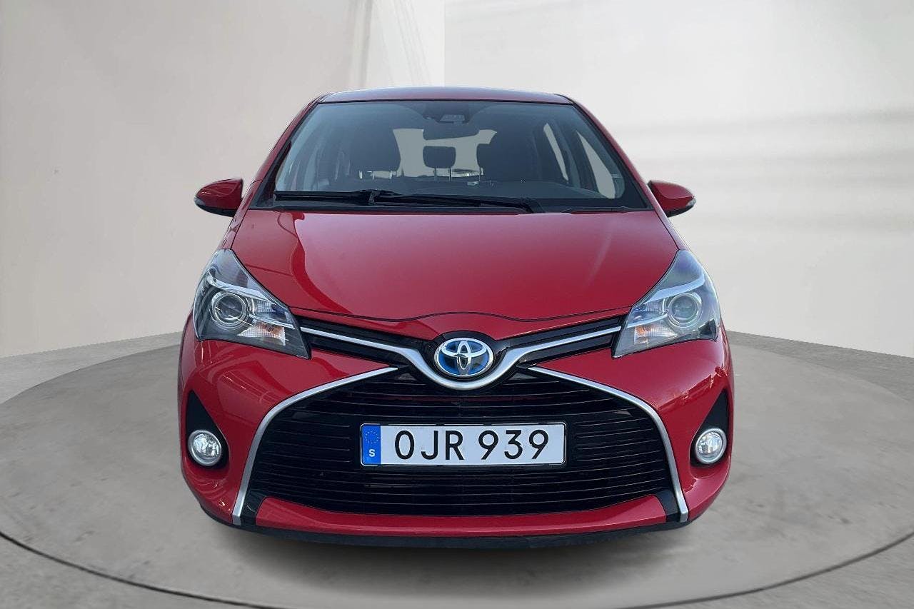 Toyota Yaris 1.5 Hybrid 5dr (101hk) - 9 122 mil - Automat - röd - 2017