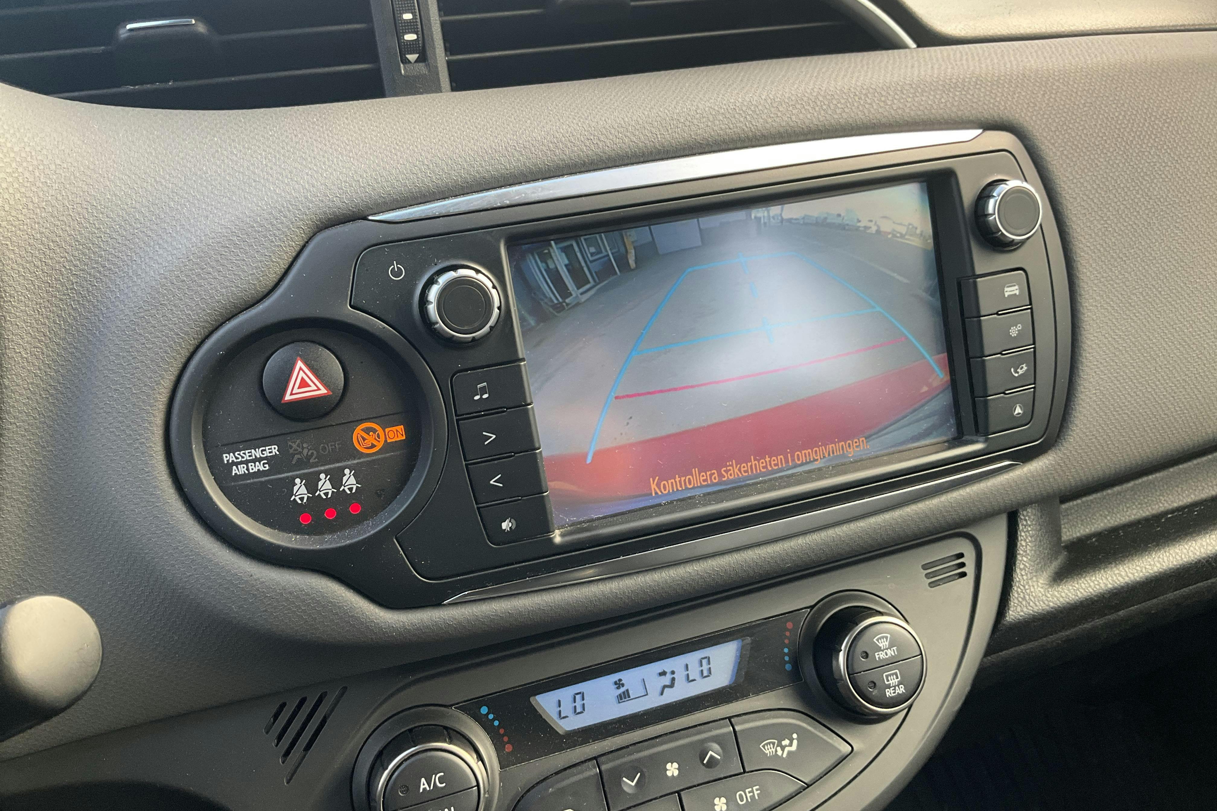 Toyota Yaris 1.5 Hybrid 5dr (101hk) - 9 122 mil - Automat - röd - 2017