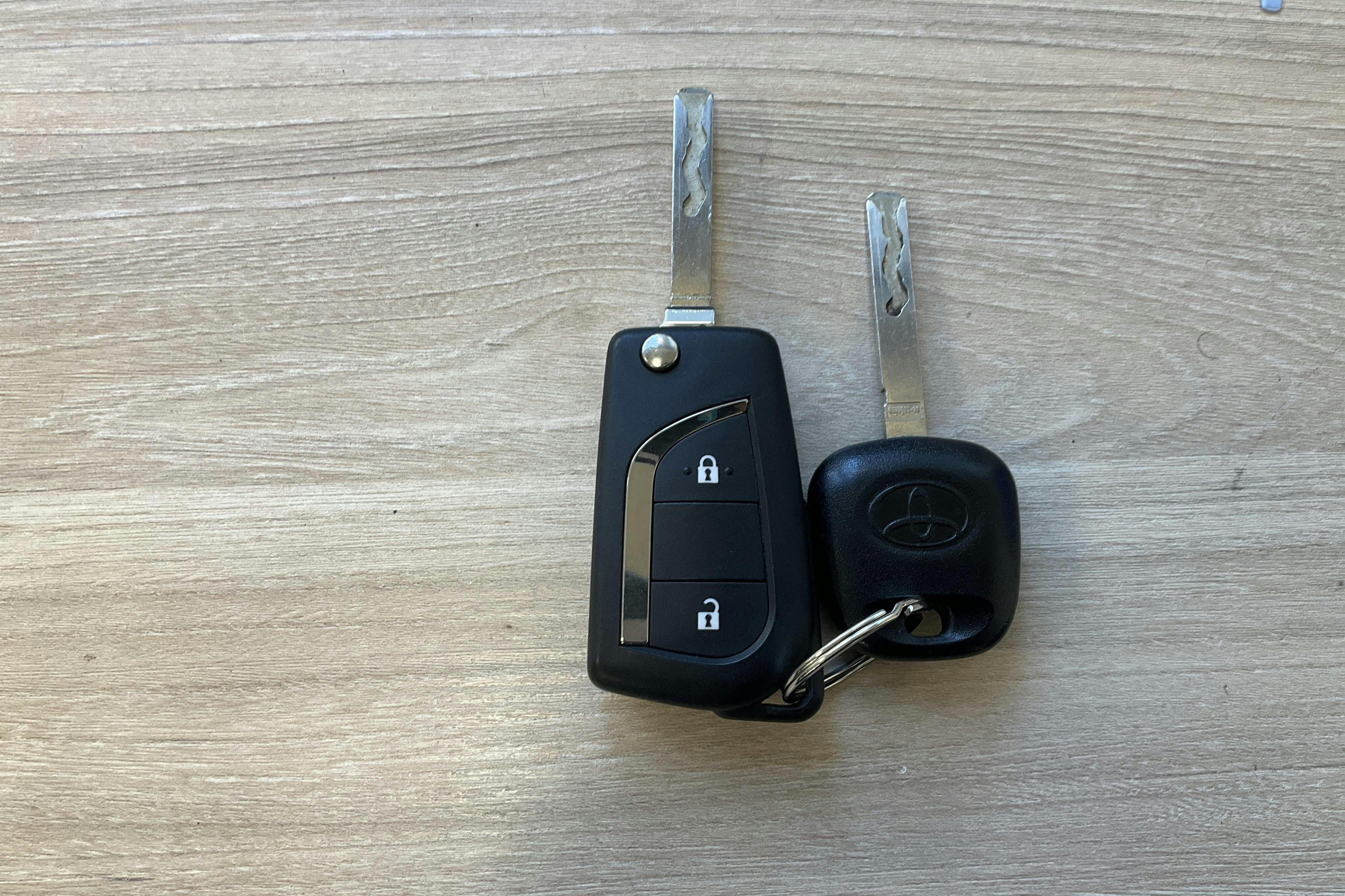 Toyota Yaris 1.5 Hybrid 5dr (101hk) - 9 122 mil - Automat - röd - 2017