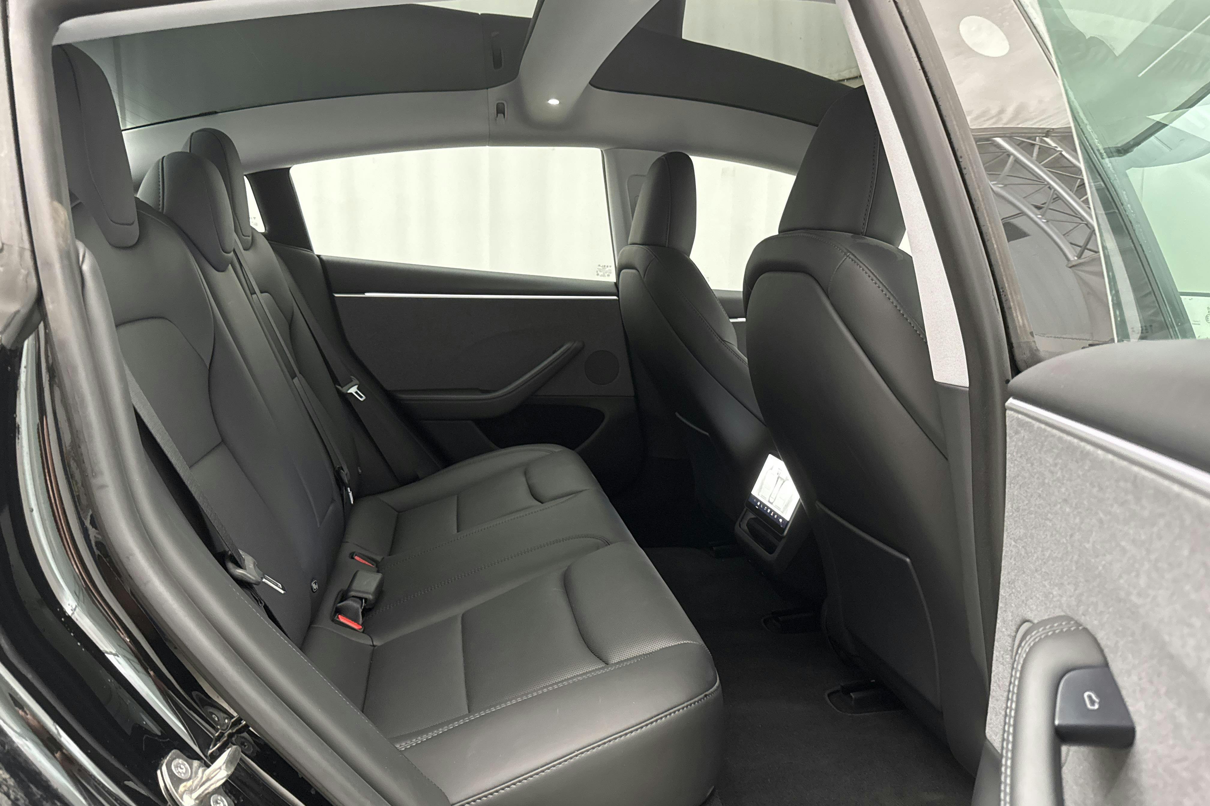Tesla Model 3 Standard Range RWD - 13 210 km - Automatic - black - 2024