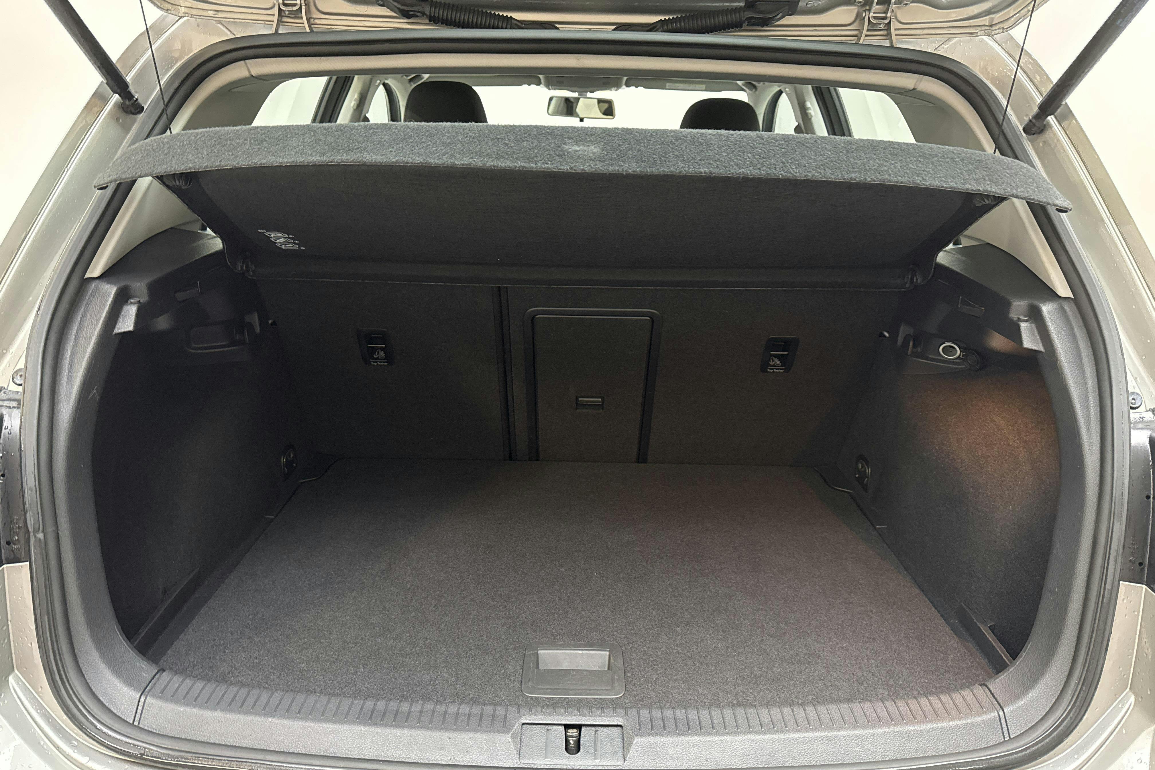 VW Golf VII 1.2 TSI 5dr (105hk) - 57 870 km - Manual - silver - 2015