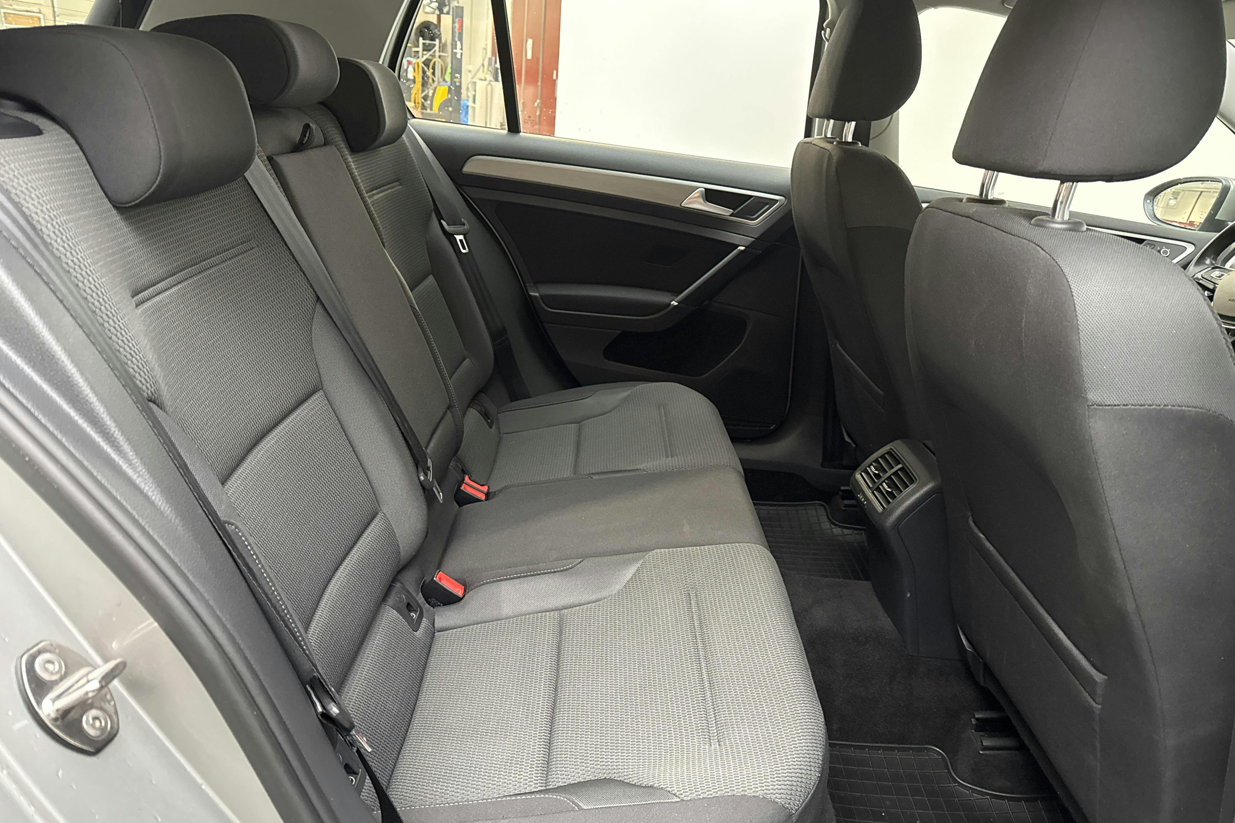 VW Golf VII 1.2 TSI 5dr (105hk) - 57 870 km - Manual - silver - 2015