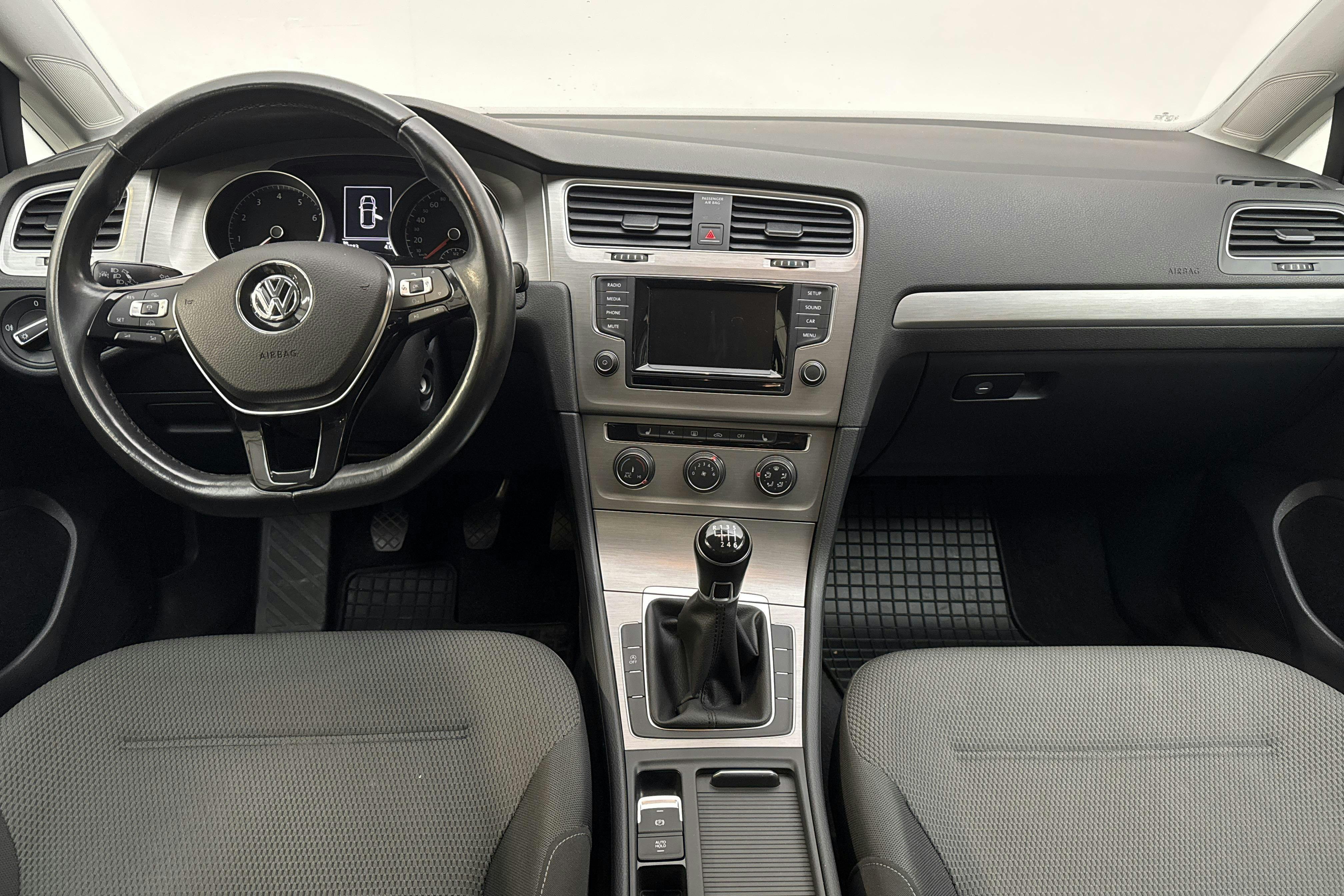 VW Golf VII 1.2 TSI 5dr (105hk) - 57 870 km - Manual - silver - 2015