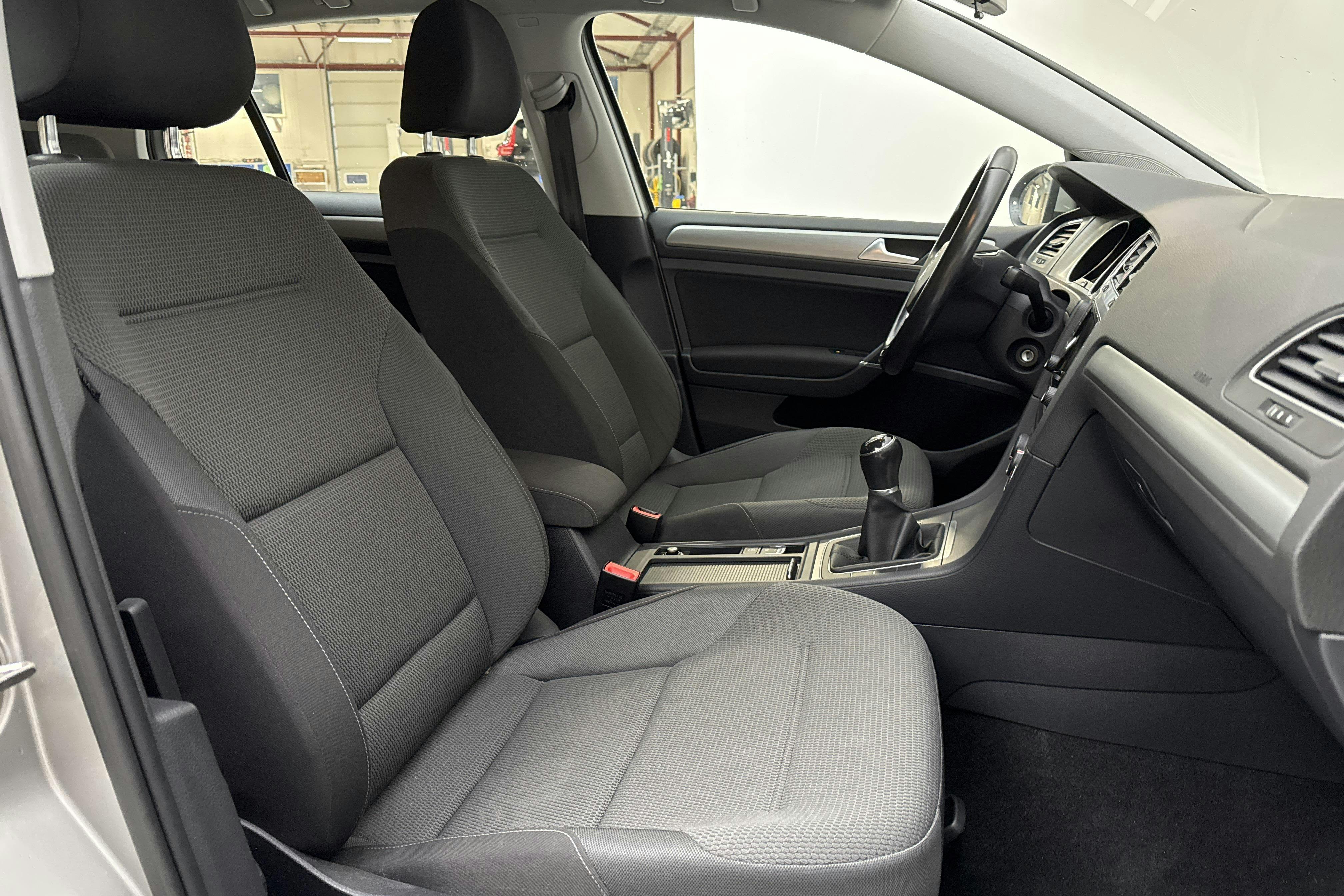 VW Golf VII 1.2 TSI 5dr (105hk) - 57 870 km - Manual - silver - 2015