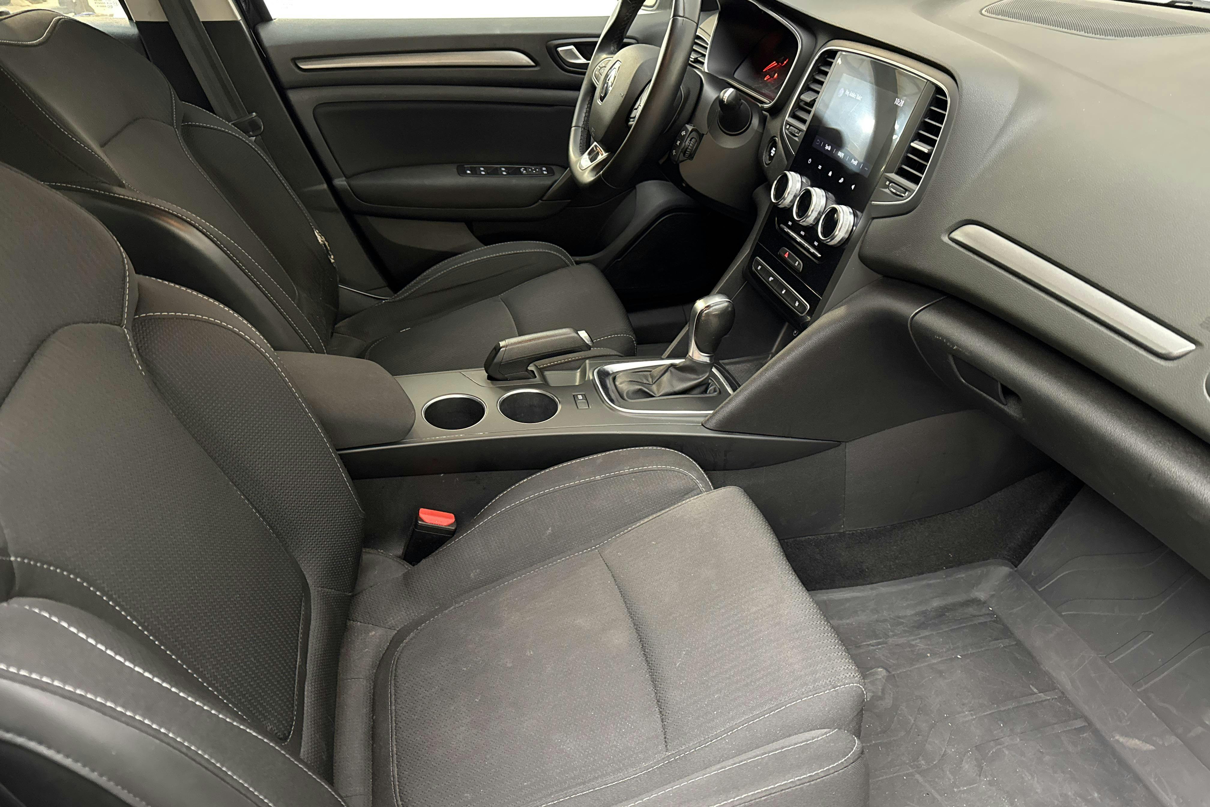 Renault Mégane 1.5 dCi Sport Tourer (115hk) - 10 656 mil - Automat - svart - 2022