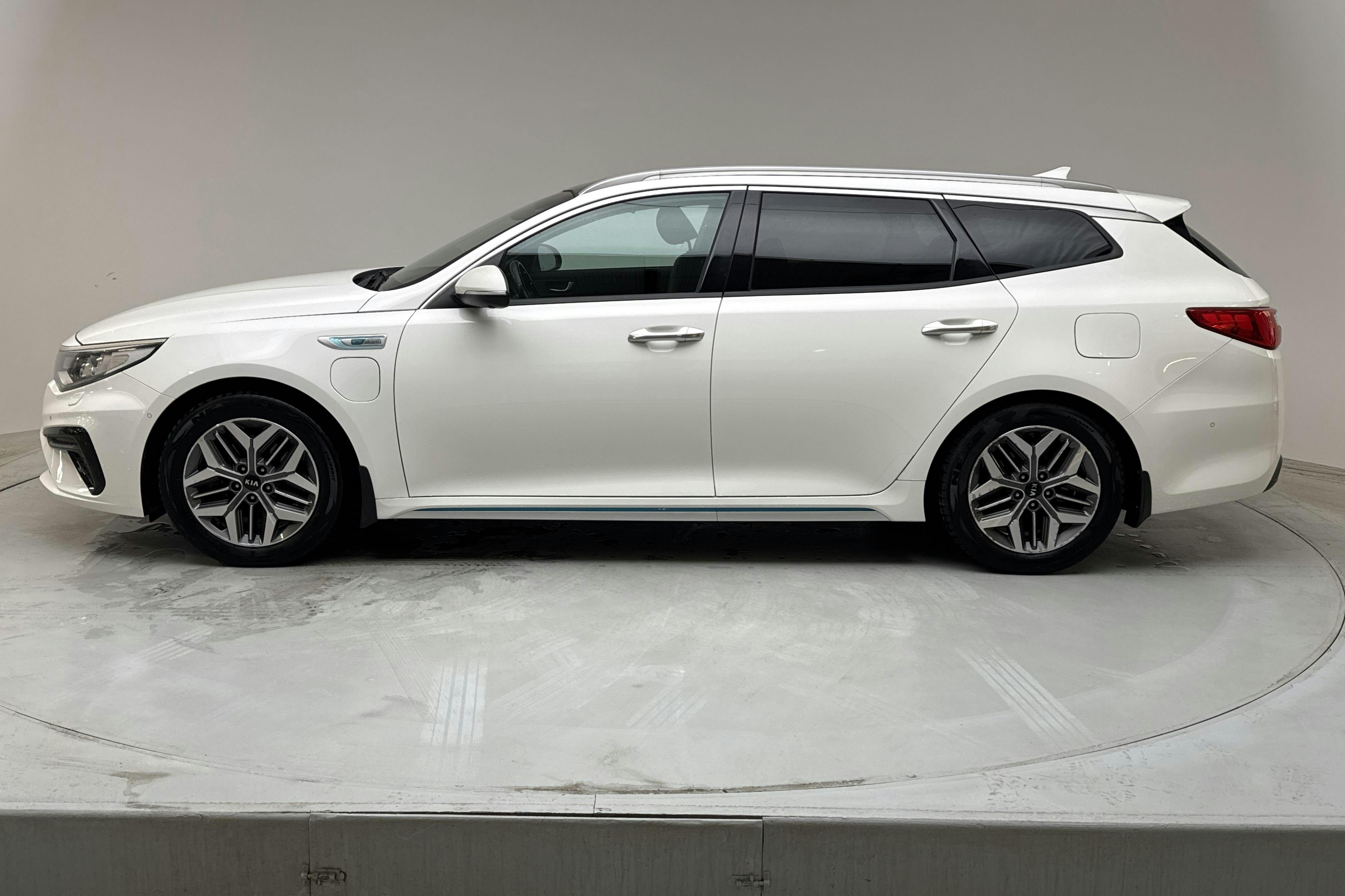 KIA Optima 2.0 GDi Plug-in Hybrid SW (205hk) - 14 044 mil - Automat - vit - 2020