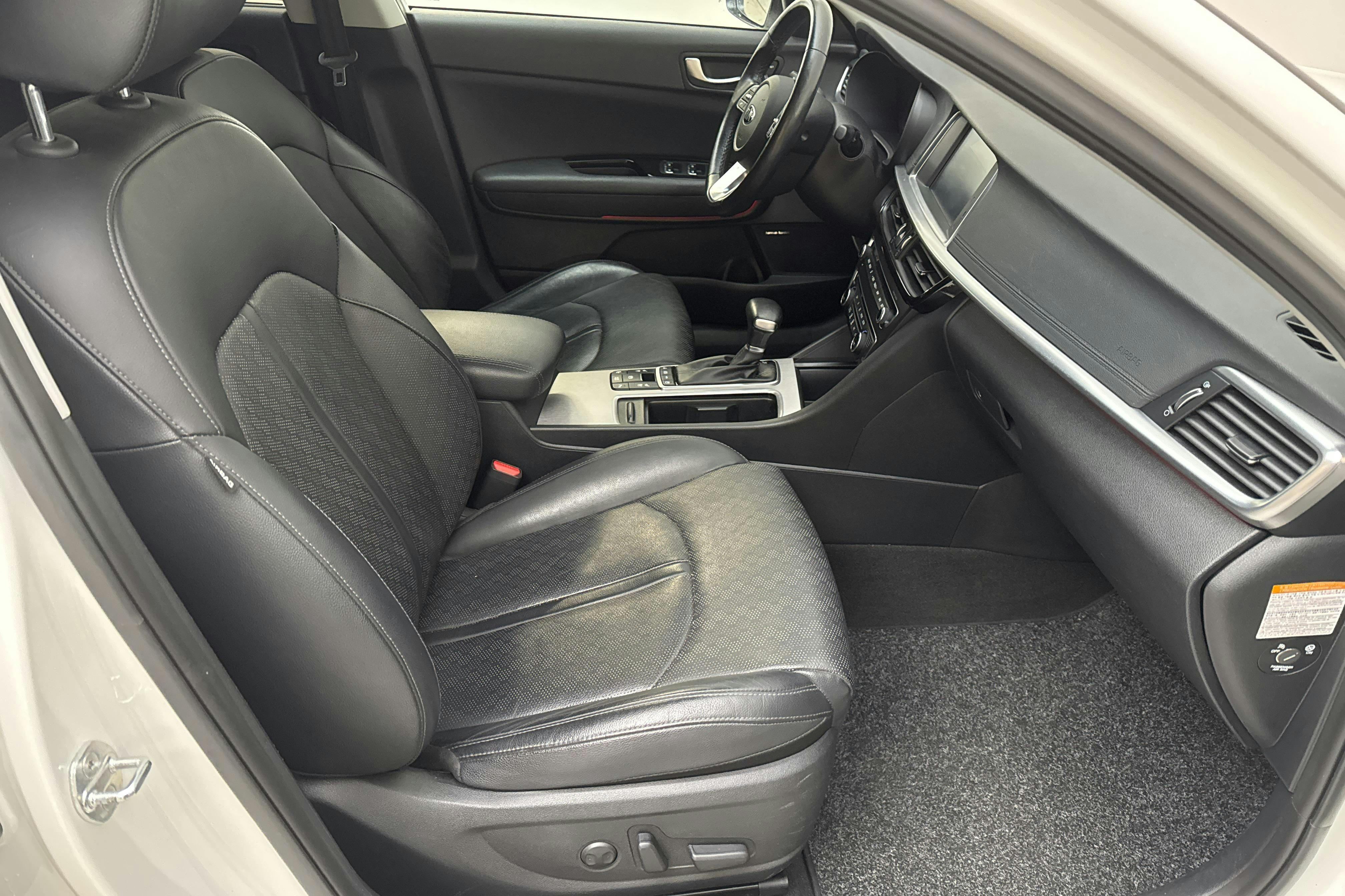 KIA Optima 2.0 GDi Plug-in Hybrid SW (205hk) - 14 044 mil - Automat - vit - 2020