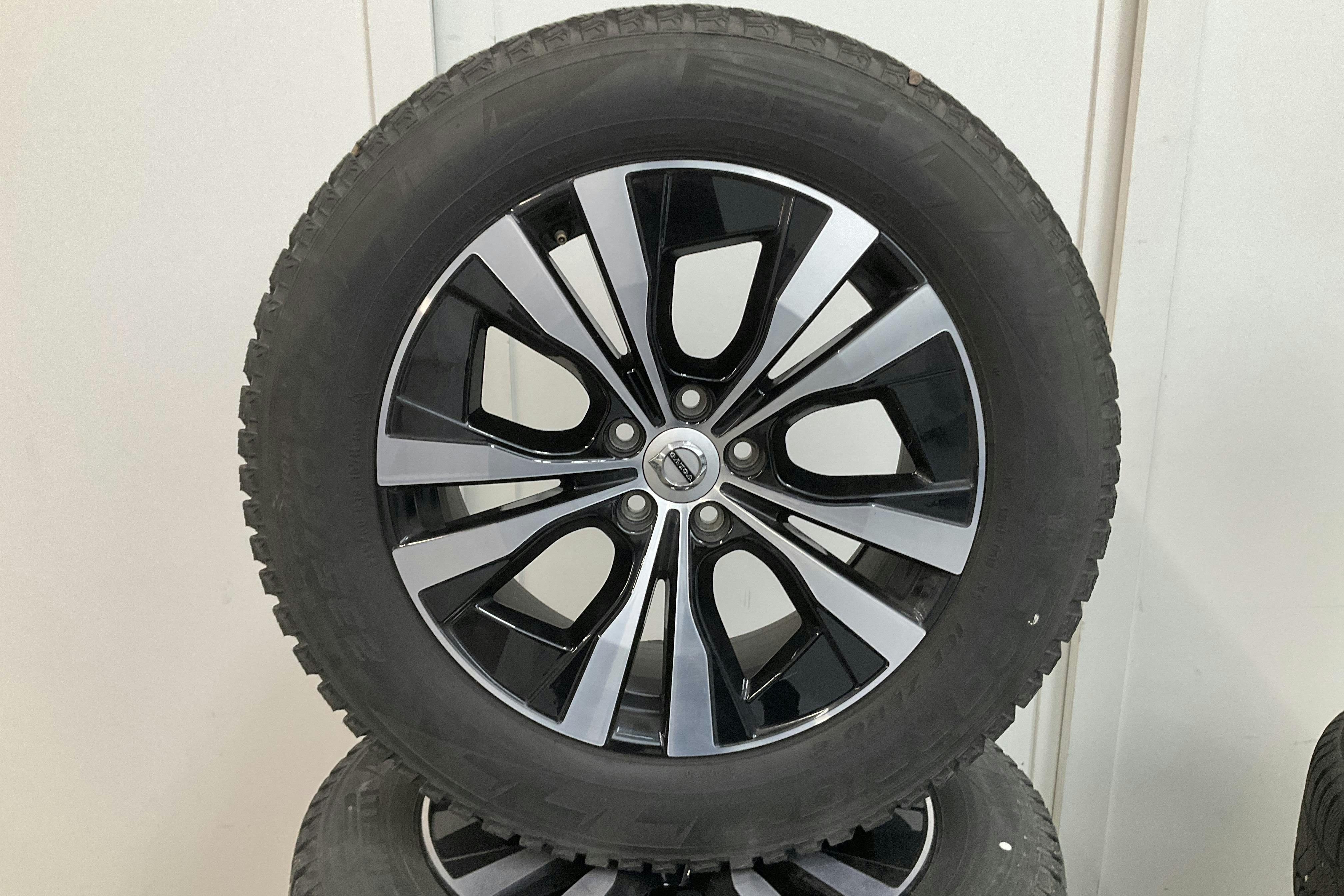 Volvo XC60 D4 AWD (190hk) - 12 183 mil - Automat - svart - 2019