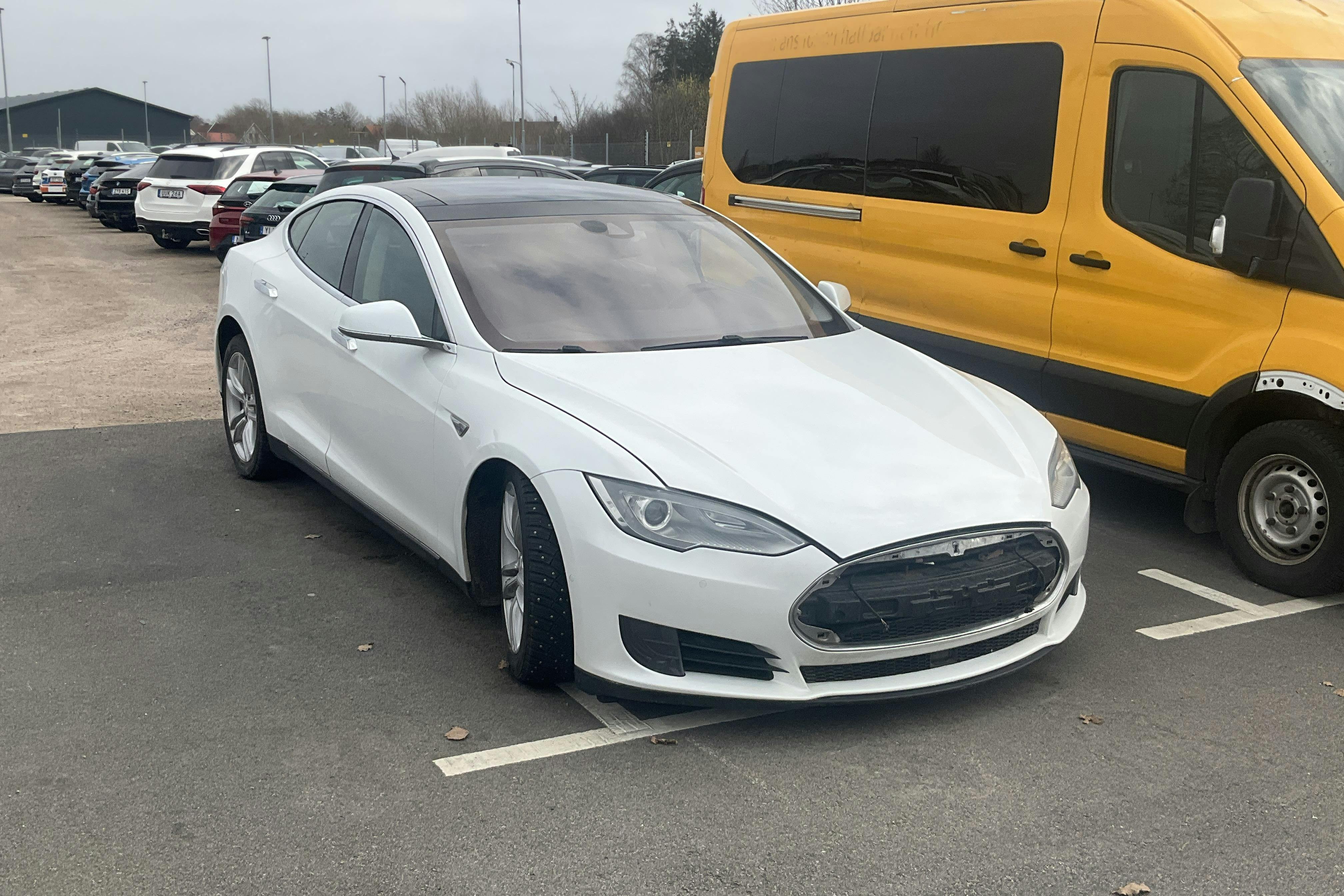 Tesla Model S 85D - 20 601 mil - Automat - vit - 2015