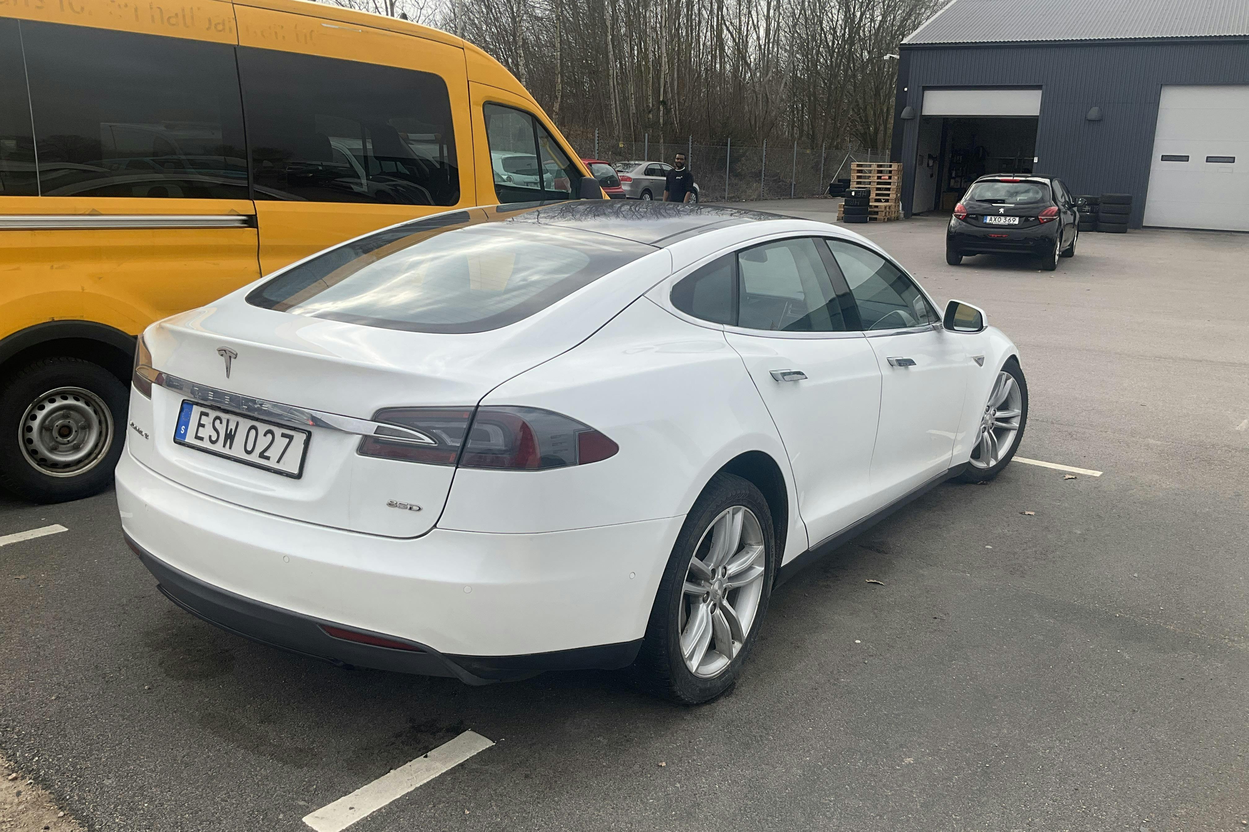 Tesla Model S 85D - 20 601 mil - Automat - vit - 2015