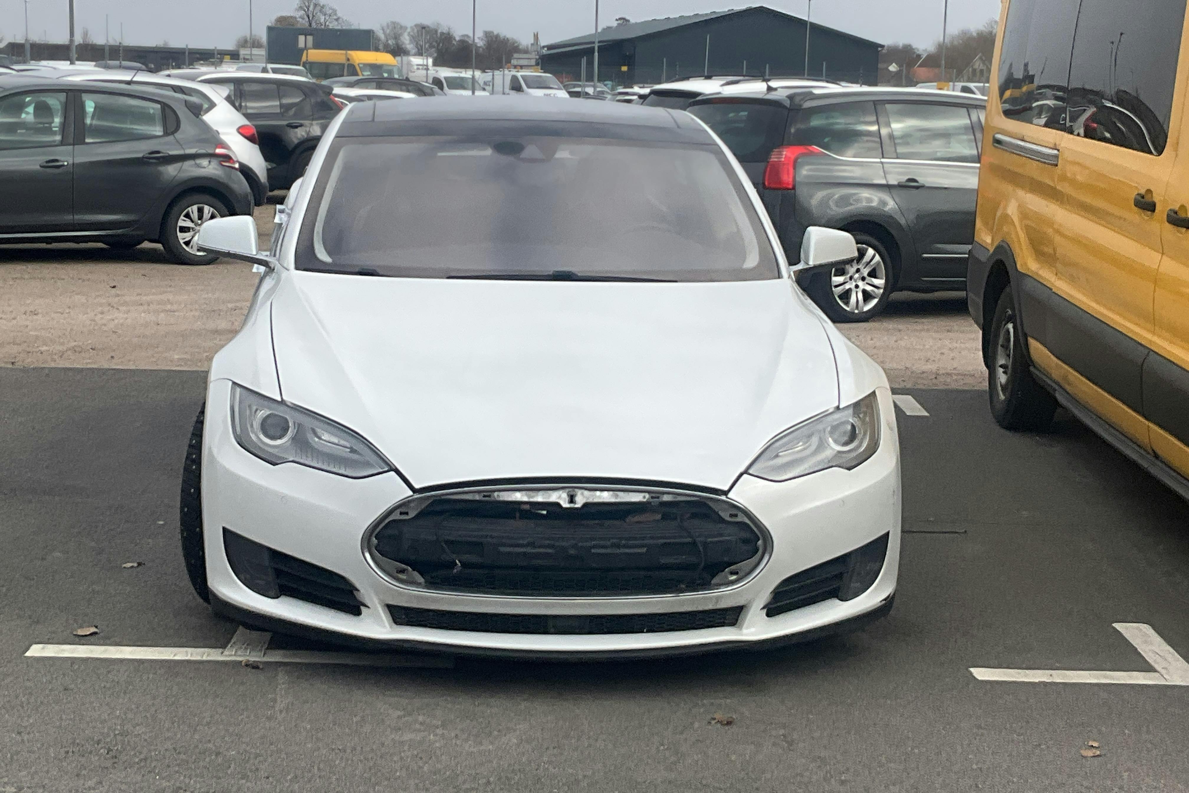 Tesla Model S 85D - 20 601 mil - Automat - vit - 2015