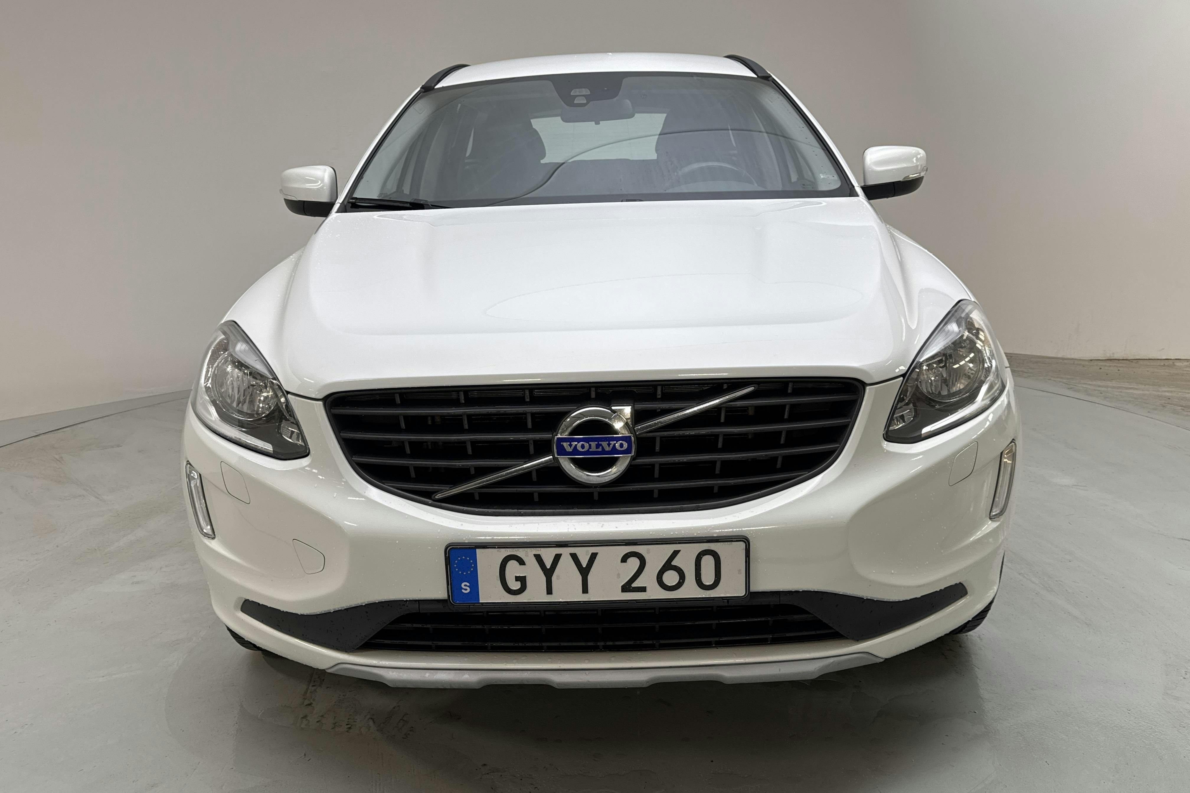 Volvo XC60 D3 2WD (150hk) - 16 032 mil - Manuell - vit - 2017