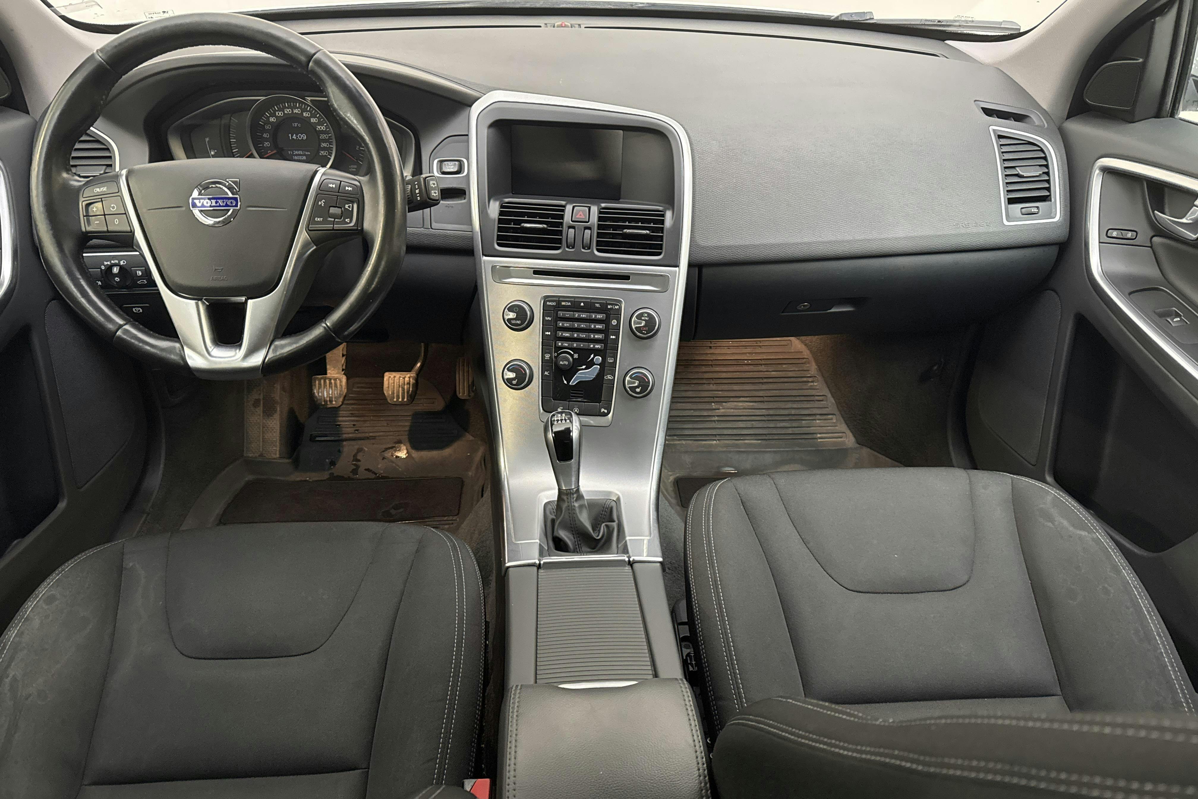 Volvo XC60 D3 2WD (150hk) - 16 032 mil - Manuell - vit - 2017