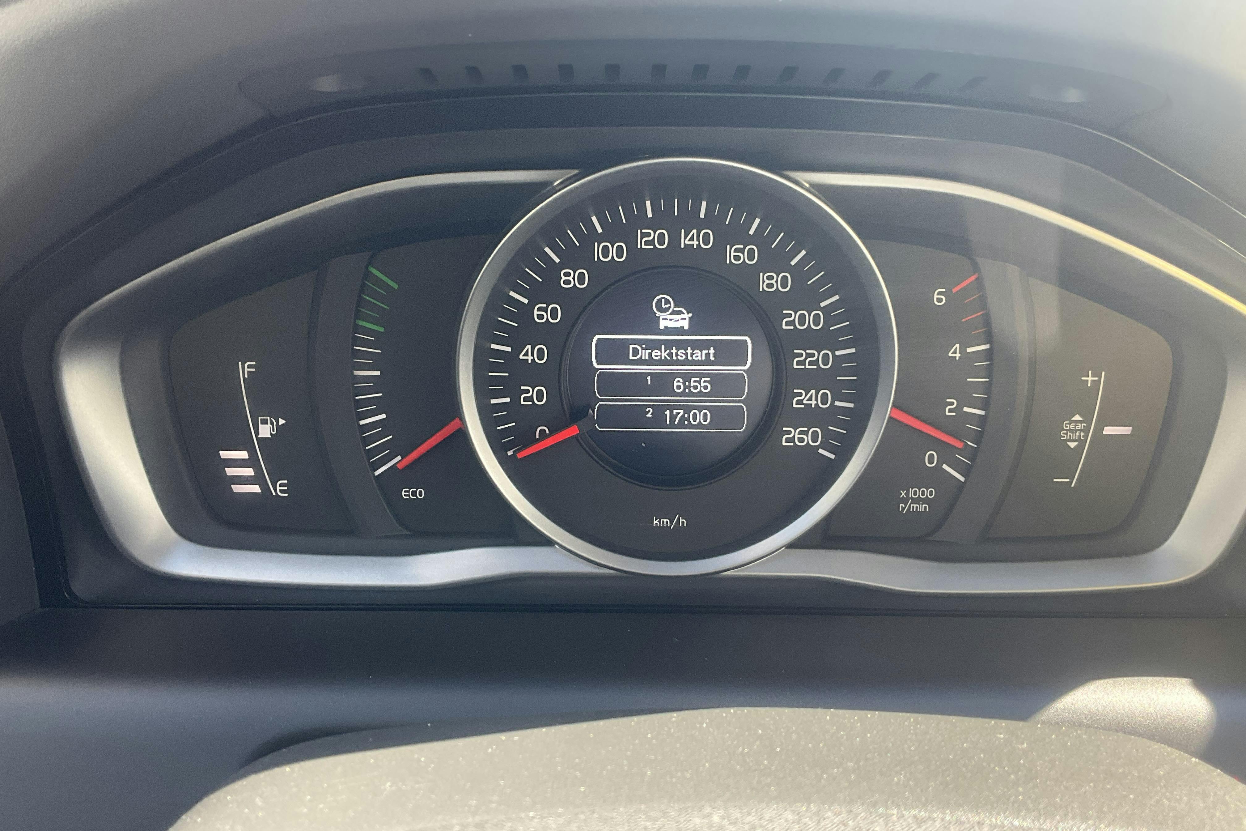 Volvo XC60 D3 2WD (150hk) - 16 032 mil - Manuell - vit - 2017