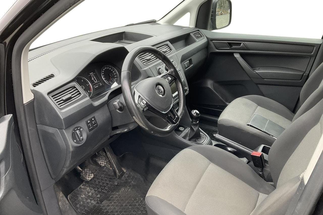 VW Caddy 2.0 TDI (102hk) - 142 260 km - Käsitsi - must - 2018