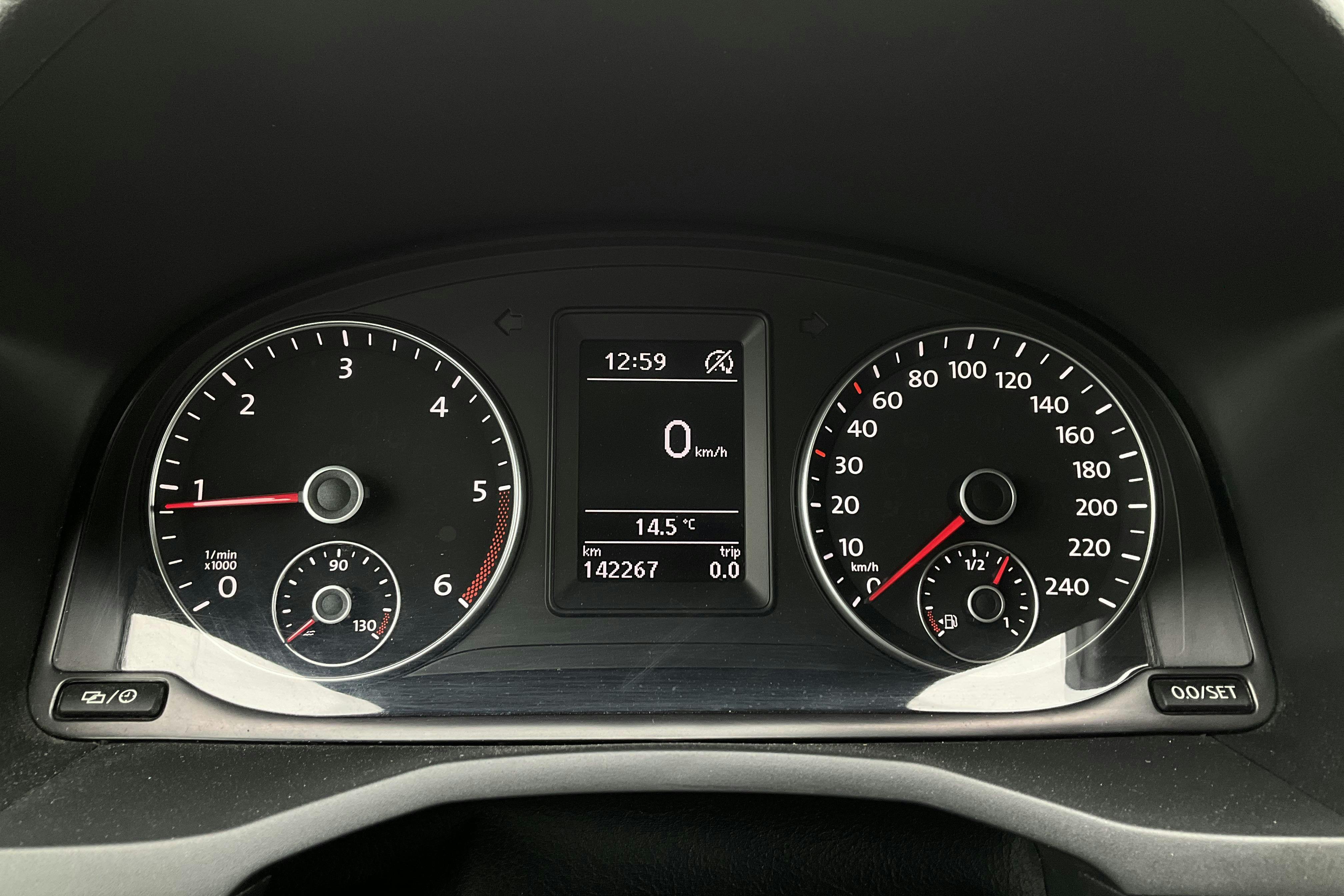 VW Caddy 2.0 TDI (102hk) - 142 260 km - Käsitsi - must - 2018