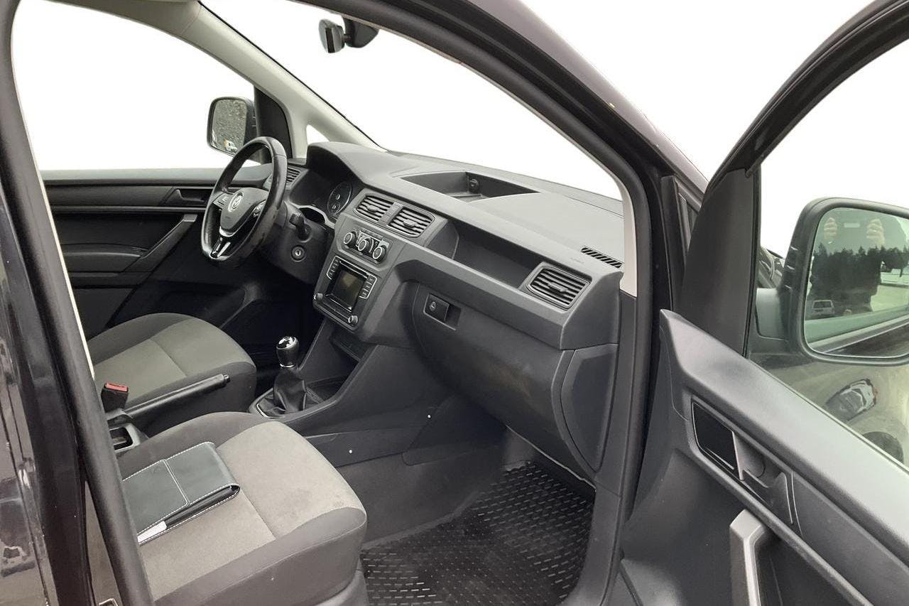 VW Caddy 2.0 TDI (102hk) - 142 260 km - Käsitsi - must - 2018