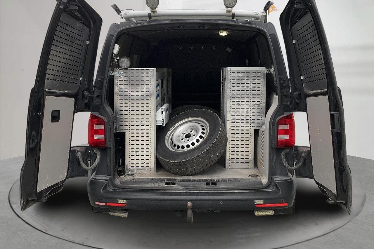 VW Transporter T6 2.0 TDI BMT Skåp 4MOTION (150hk) - 159 720 km - Automaatne - must - 2018