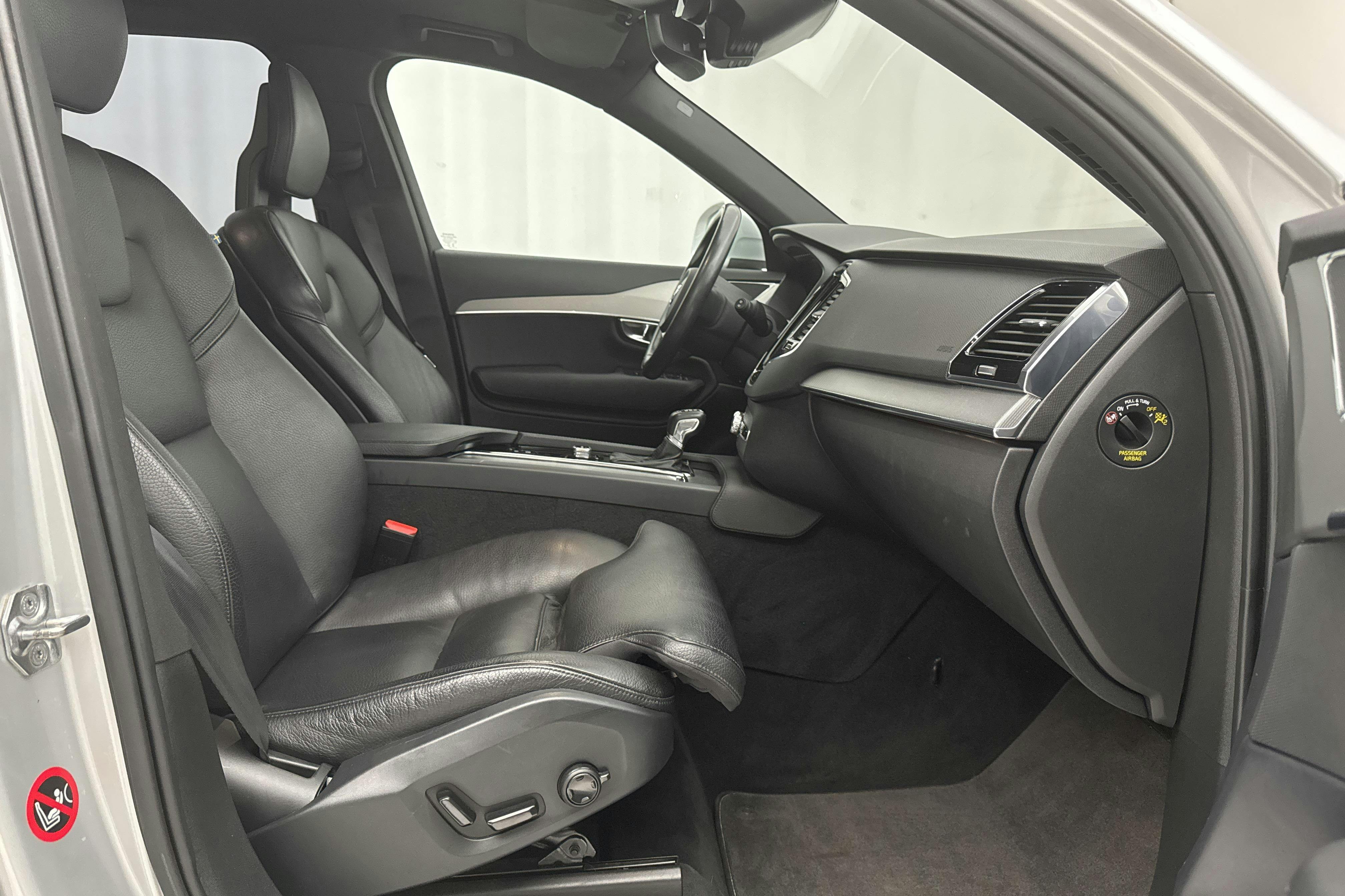 Volvo XC90 D5 AWD (225hk) - 116 300 km - Automaattinen - hopea - 2016