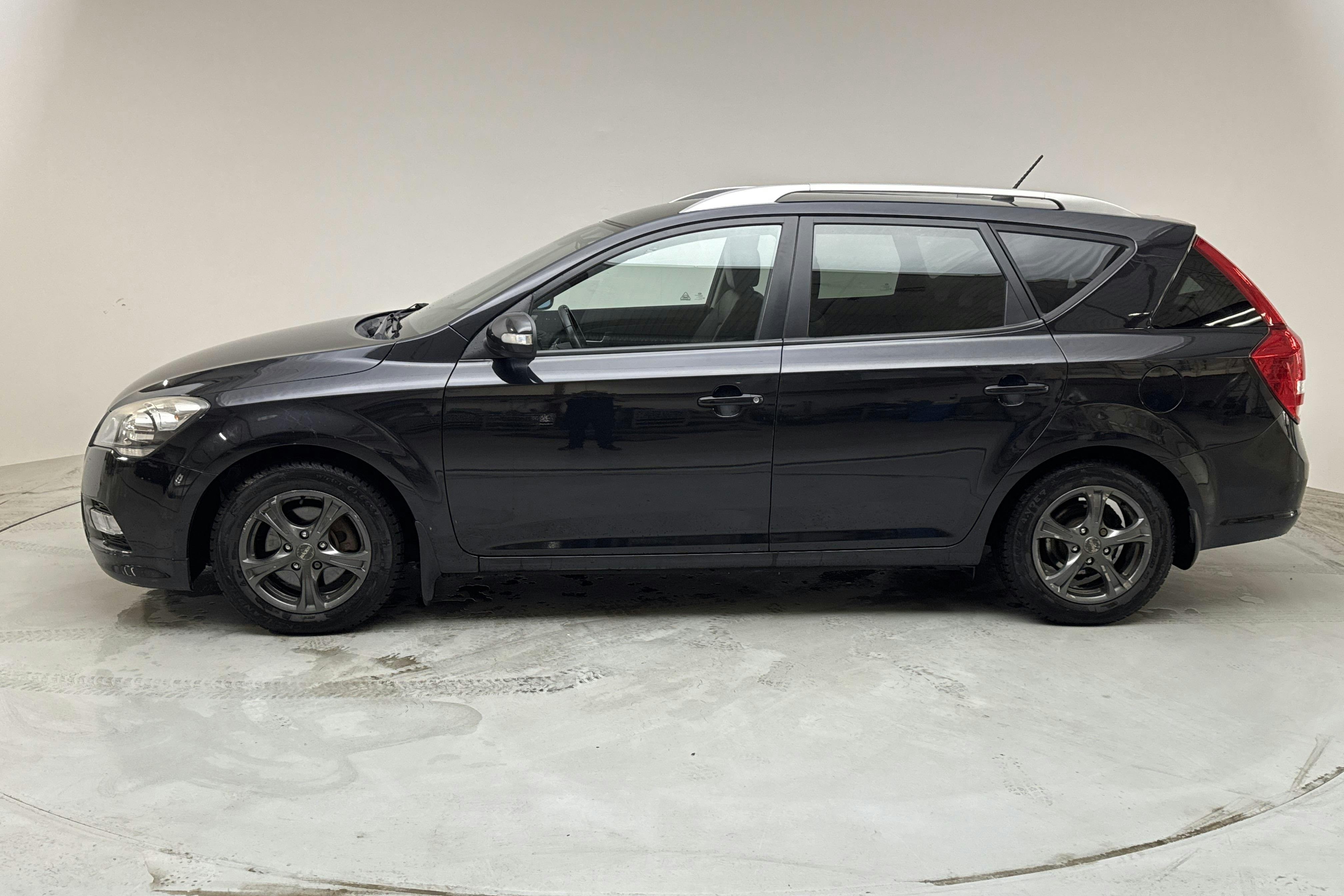 KIA Cee'd 1.6 CRDi SW (128hk) - 179 080 km - Manualna - czarny - 2012