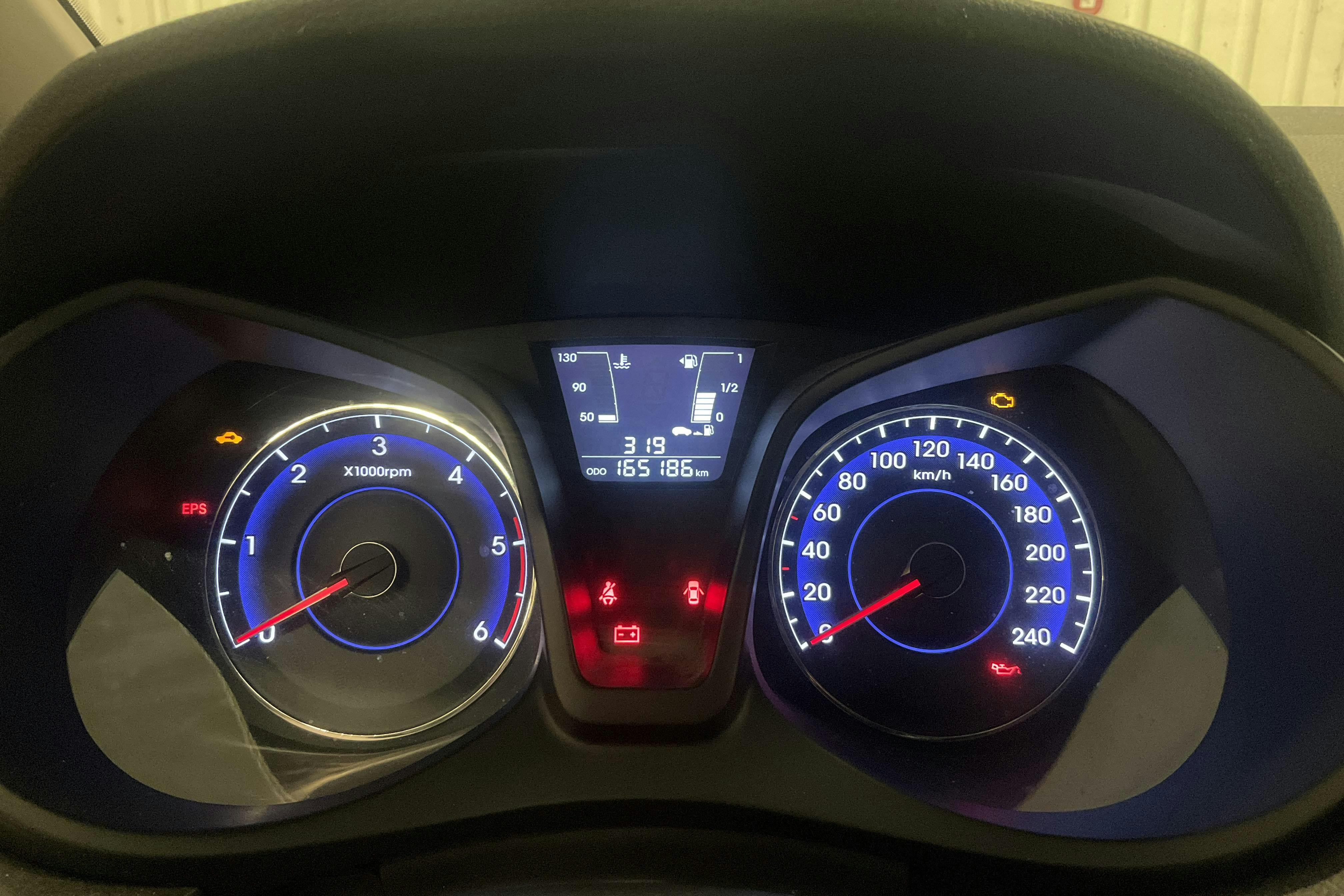 Hyundai ix20 1.6 CRDi (115hk) - 165 180 km - Manualna - czerwony - 2013