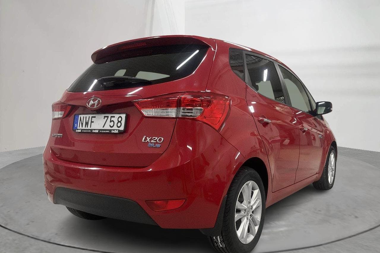 Hyundai ix20 1.6 CRDi (115hk) - 165 180 km - Manualna - czerwony - 2013