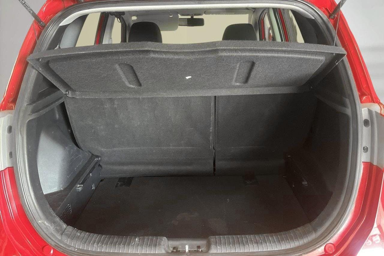Hyundai ix20 1.6 CRDi (115hk) - 165 180 km - Manualna - czerwony - 2013