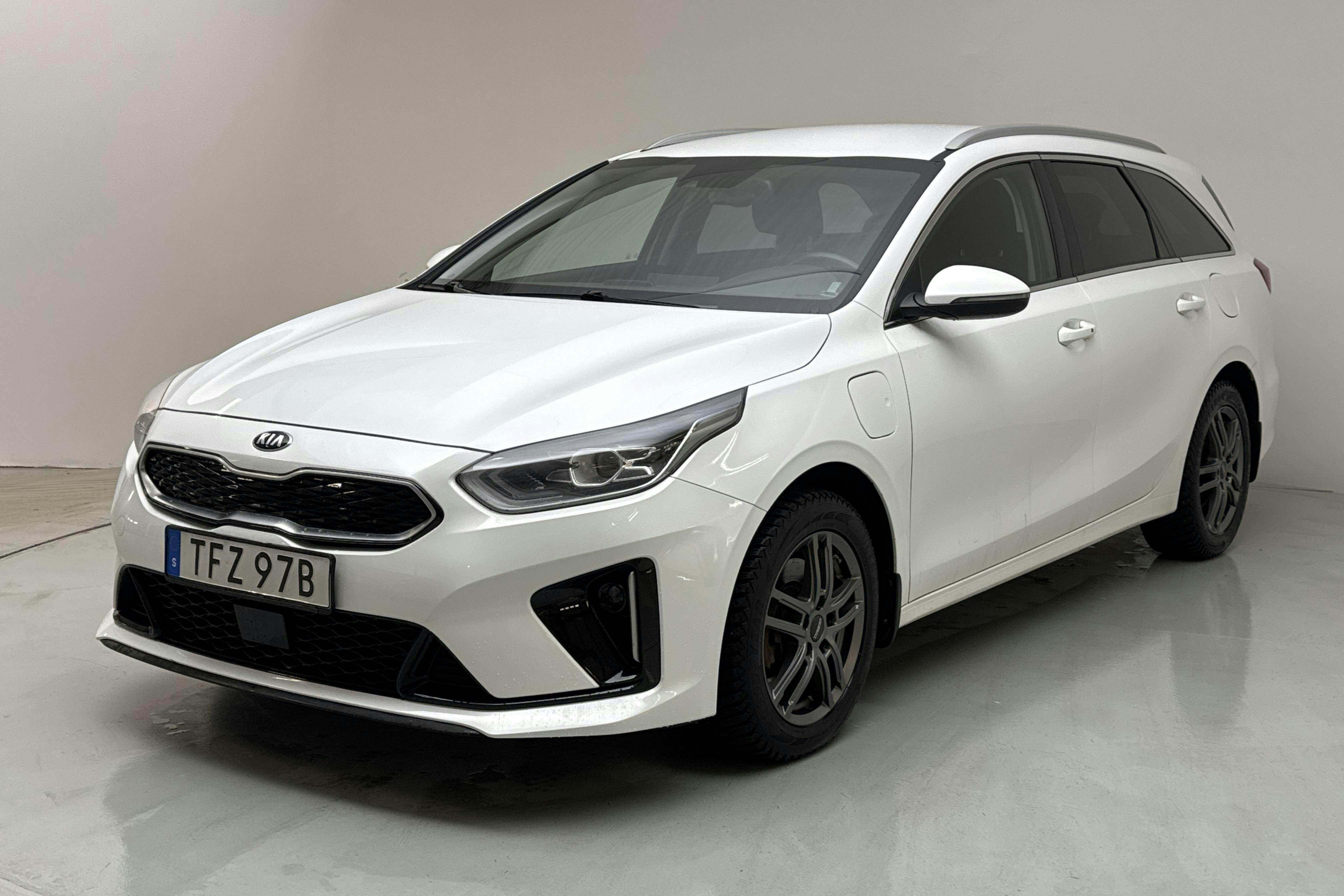 KIA Ceed 1.6 Plug-in Hybrid SW (141hk) - 125 450 km - Automatic - white - 2021