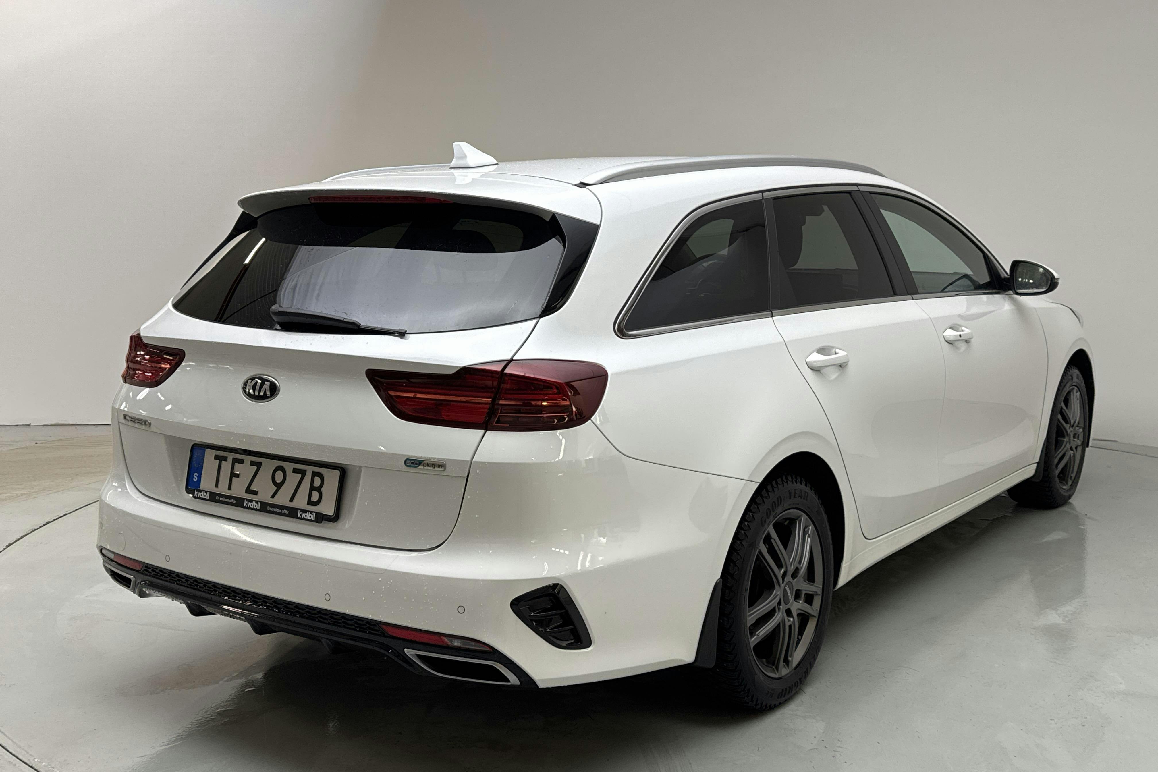 KIA Ceed 1.6 Plug-in Hybrid SW (141hk) - 125 450 km - Automatic - white - 2021